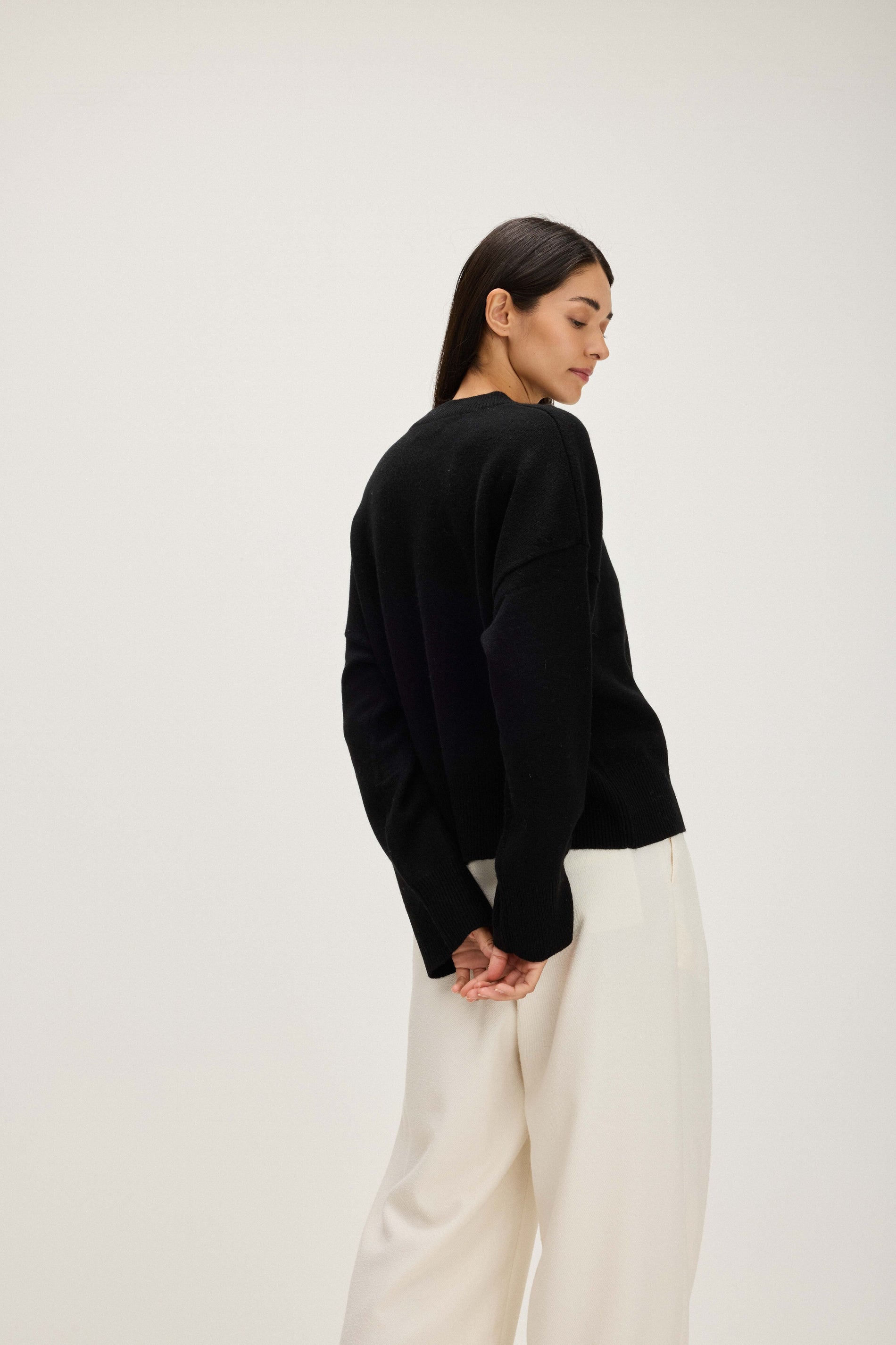 Davida Boxy O-neck Sweater Sweaters Black