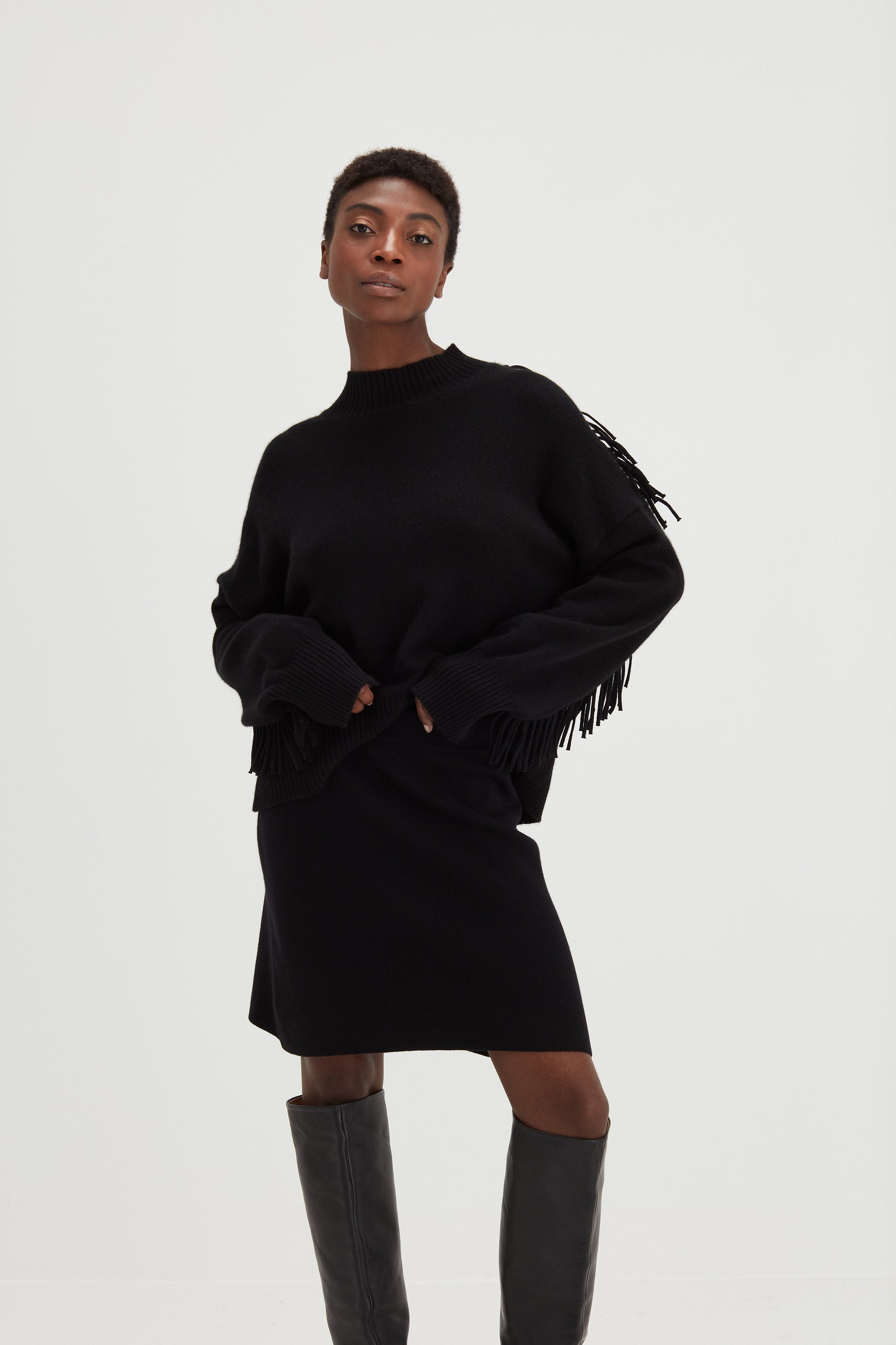 Davida Boxy O-neck Sweater Fringes Sweaters Black