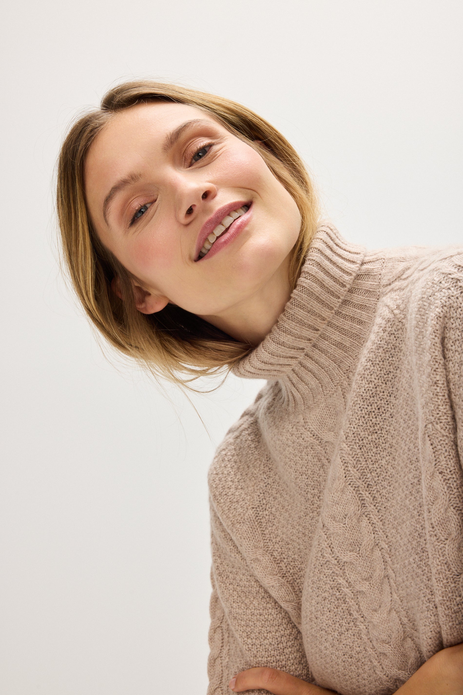 Davida Cable Wide Sleeve Turtleneck Sweaters Sand