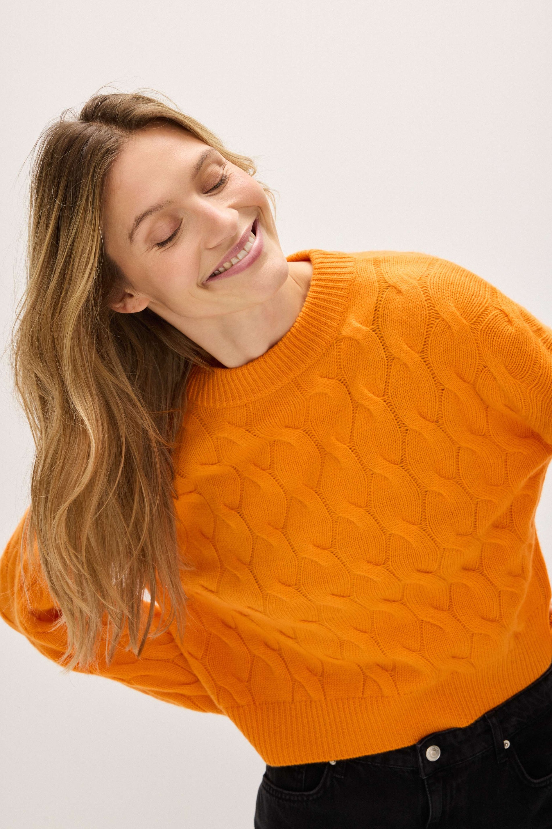 Davida Chunky O-neck Cable Sweaters Intense Orange