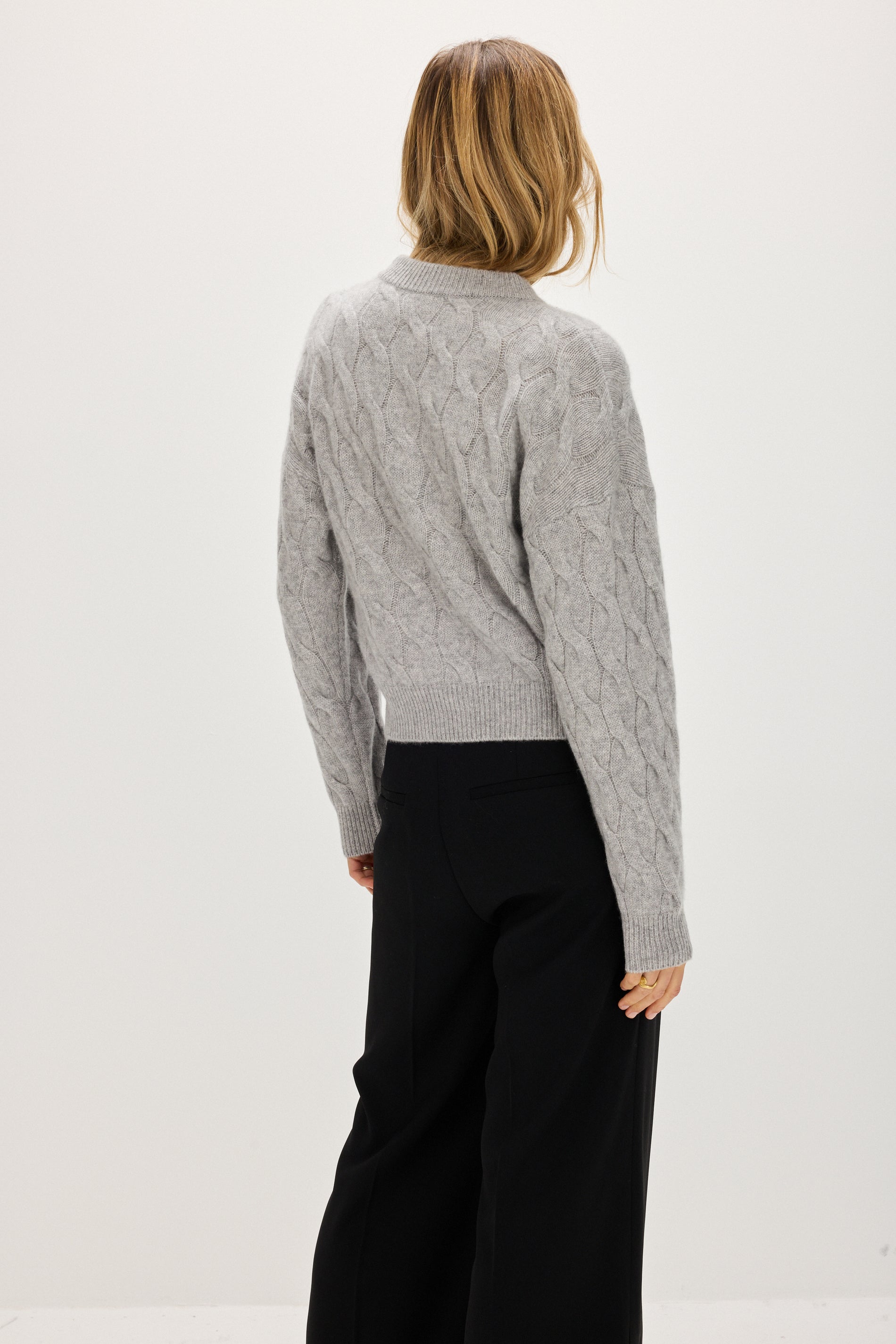 Davida Chunky O-neck Cable Sweaters Light Grey