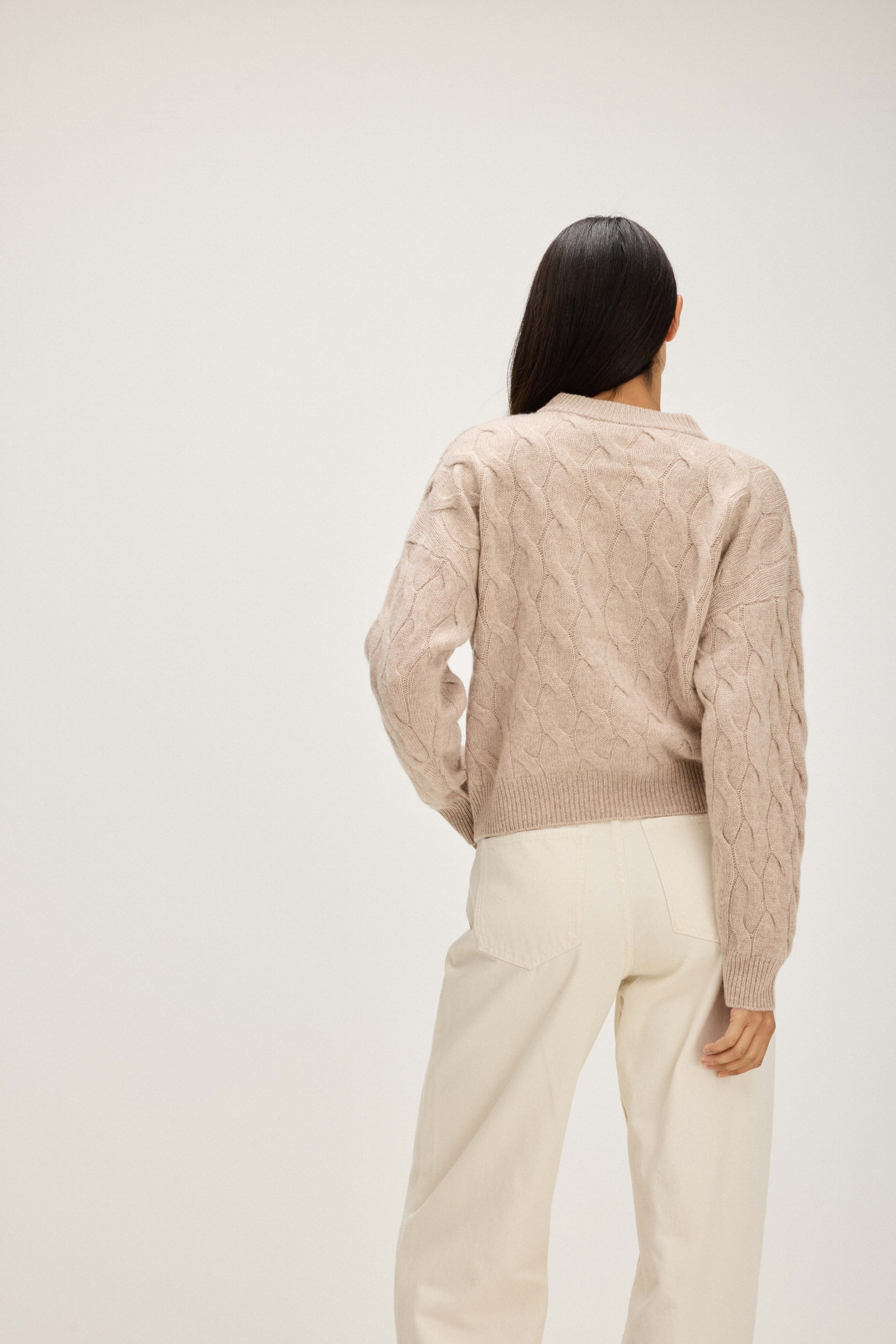 Davida Chunky O-neck Cable Sweaters Sand