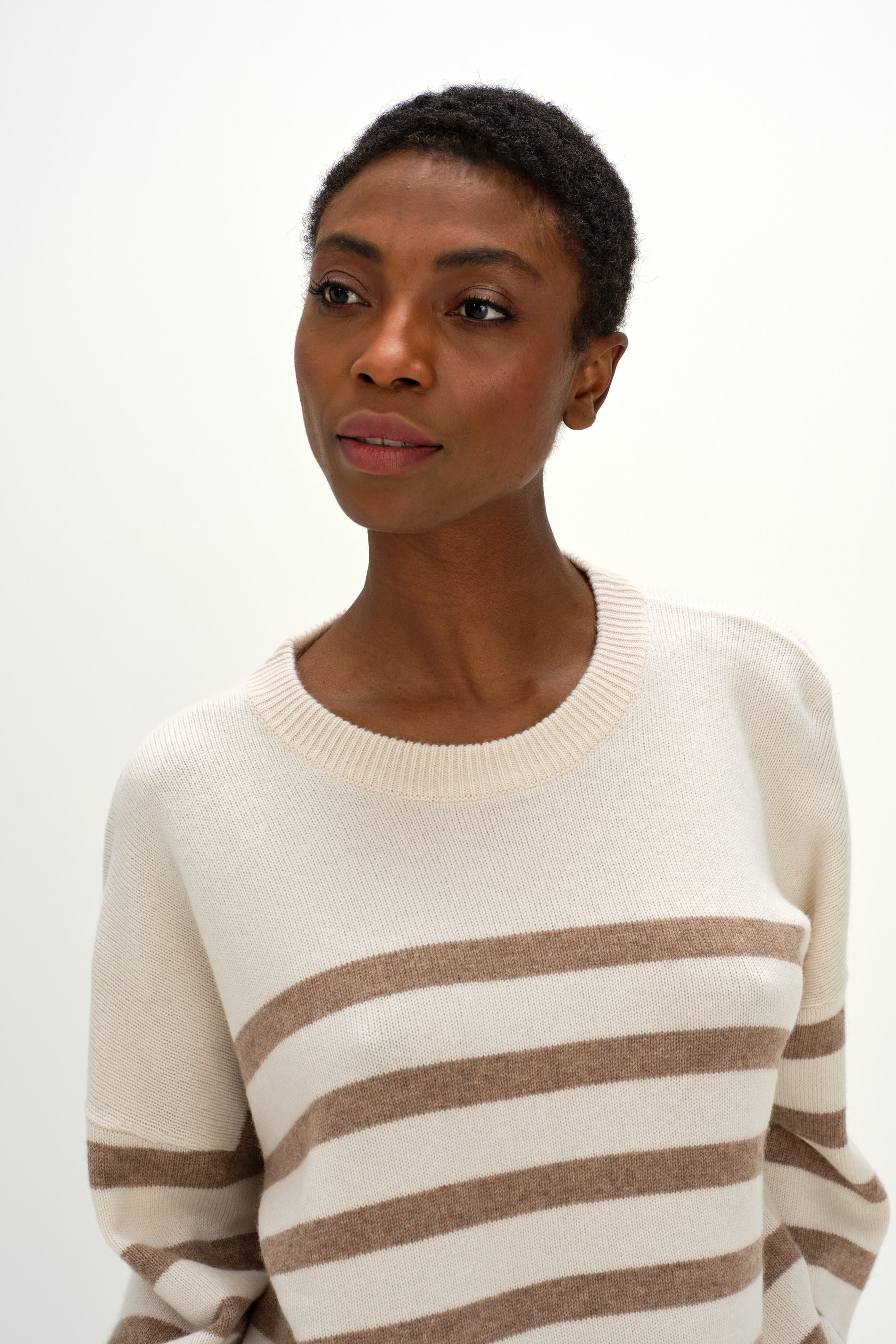 Davida Chunky O-neck Striped Sweater Sweaters White/Mink