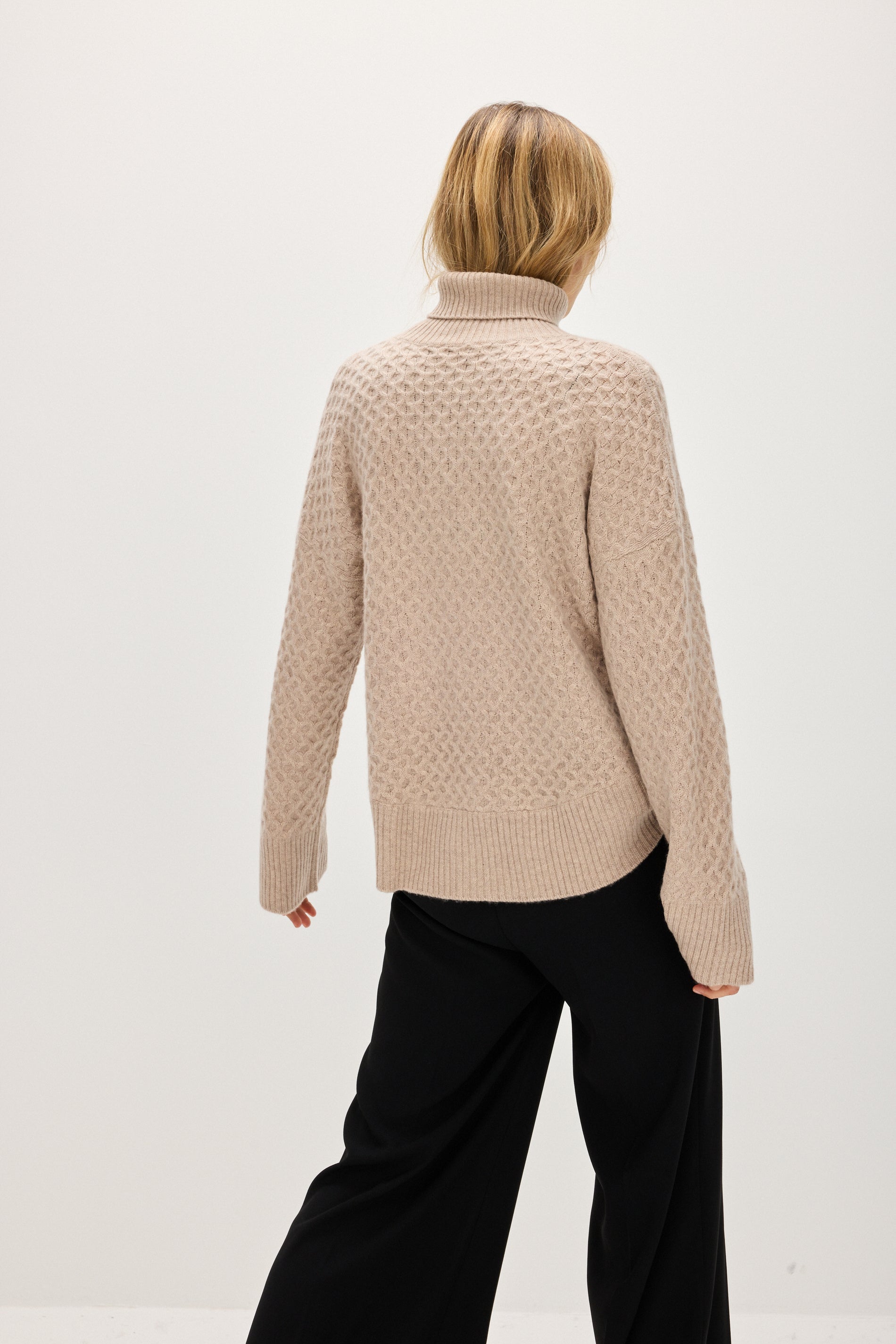 Davida Chunky Roll Neck Diamond Knit Sweaters Sand