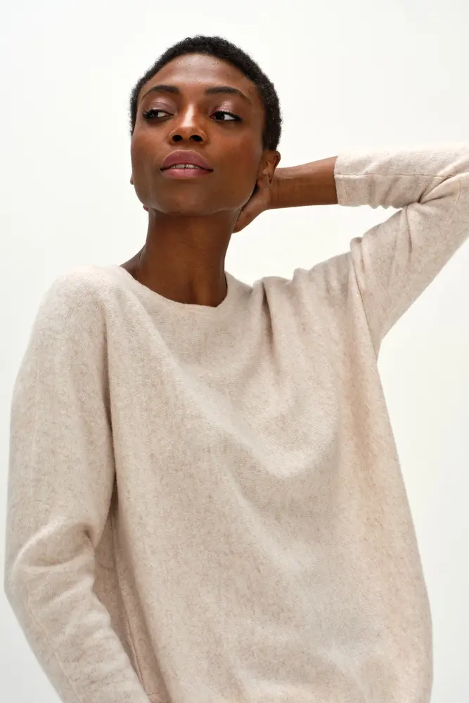 Davida Curved Sweater Sweaters Light Beige