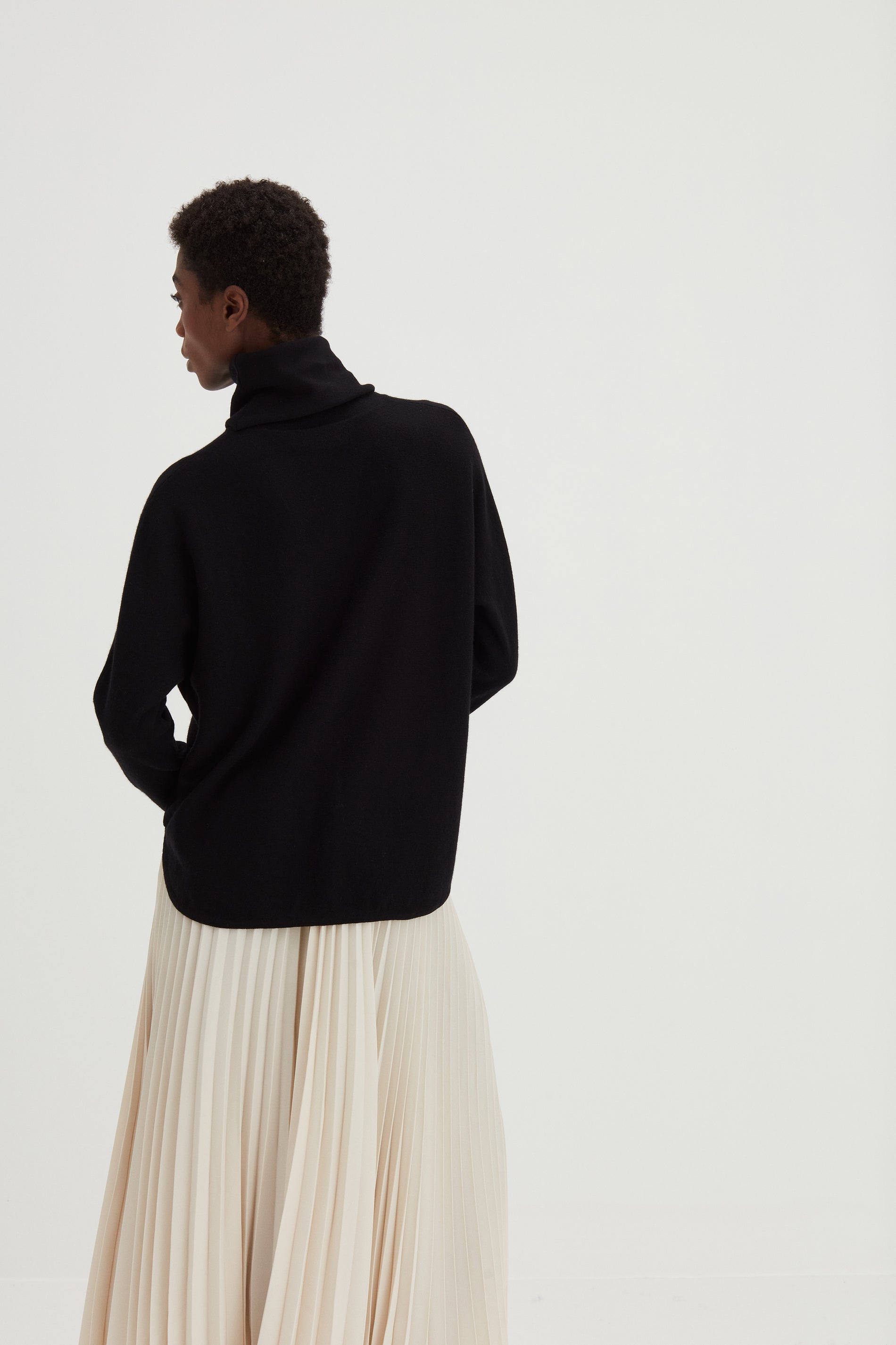 Davida Curved Turtleneck Sweaters Black