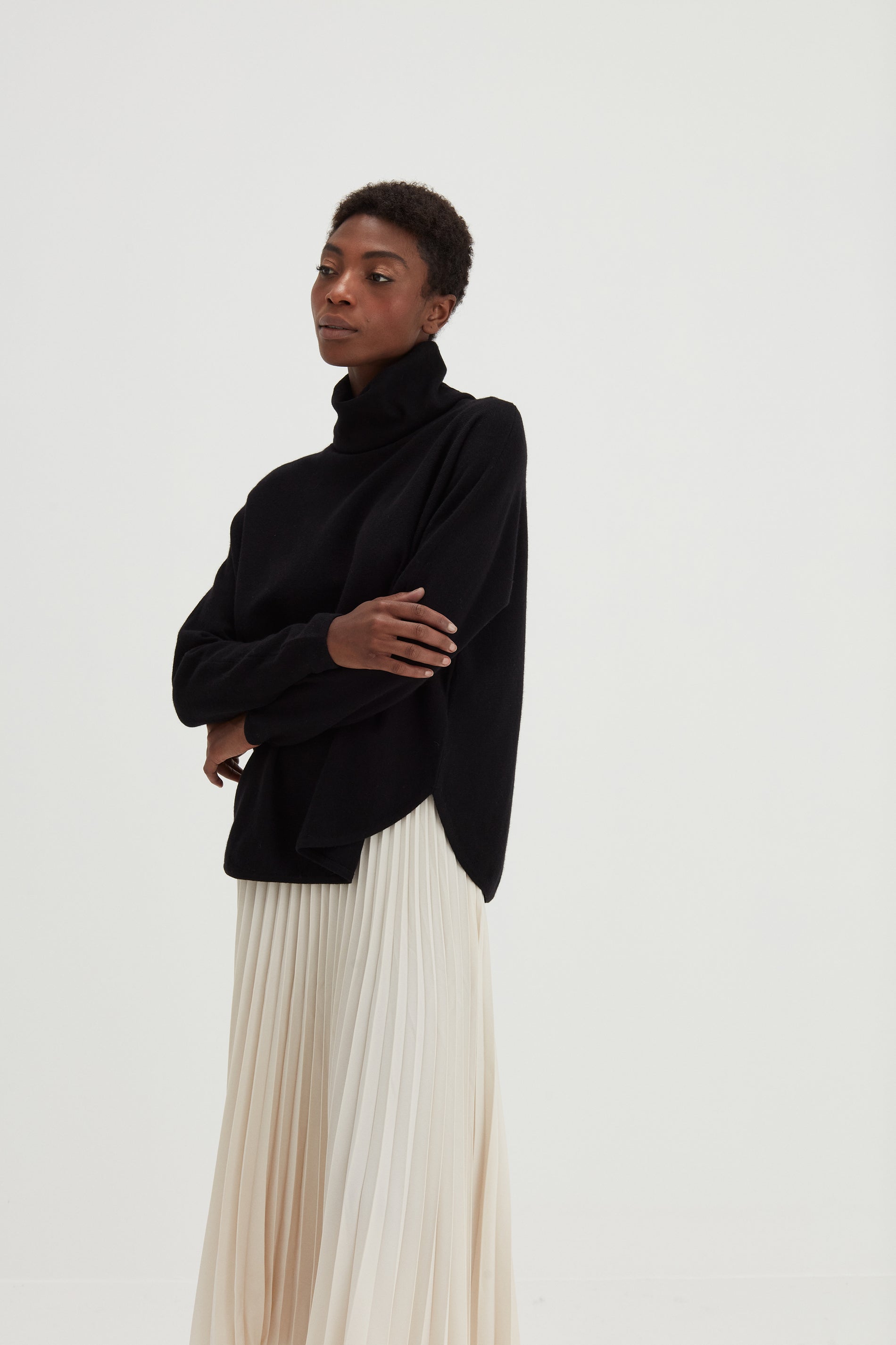 Davida Curved Turtleneck Sweaters Black