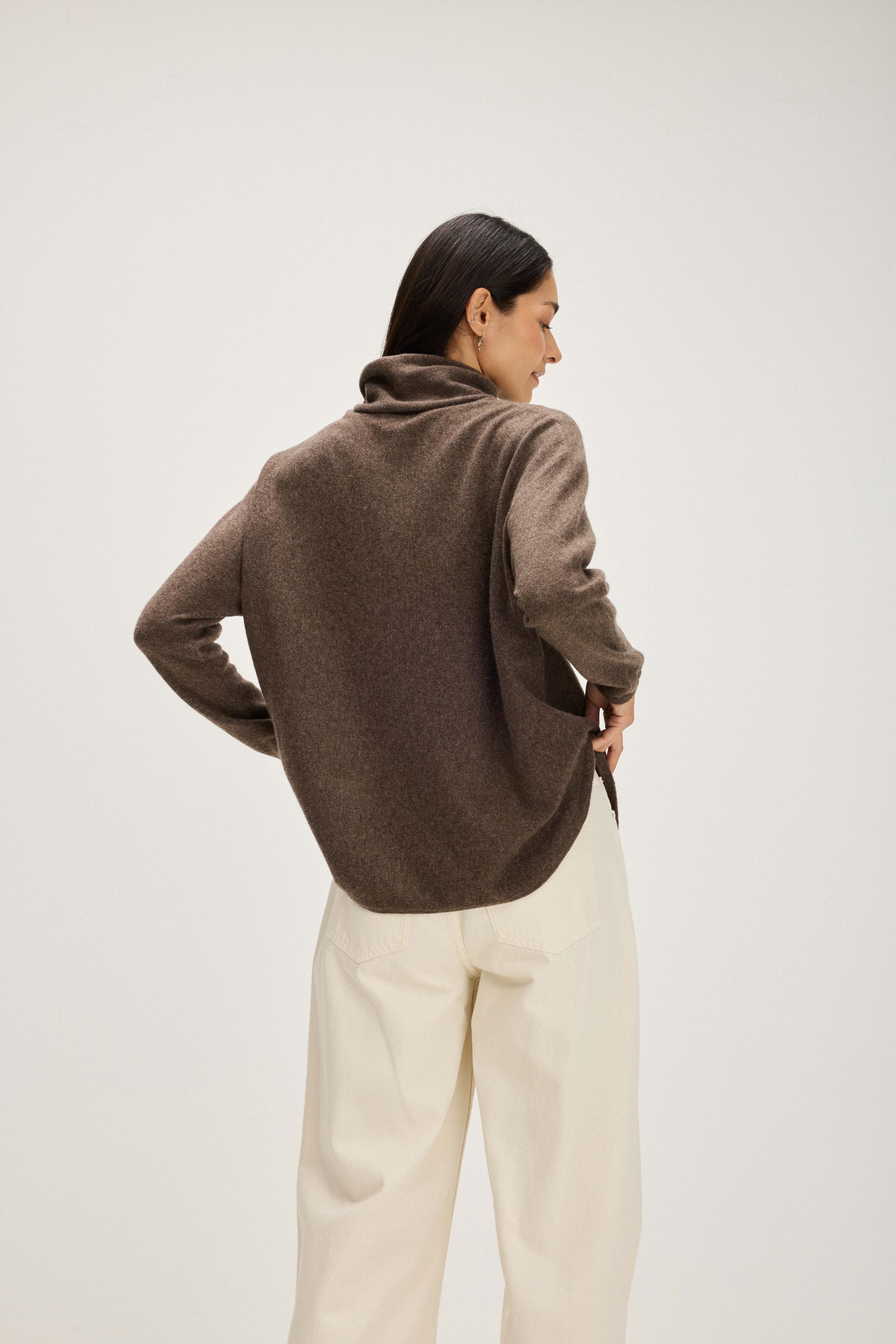 Davida Curved Turtleneck Sweaters Cacao