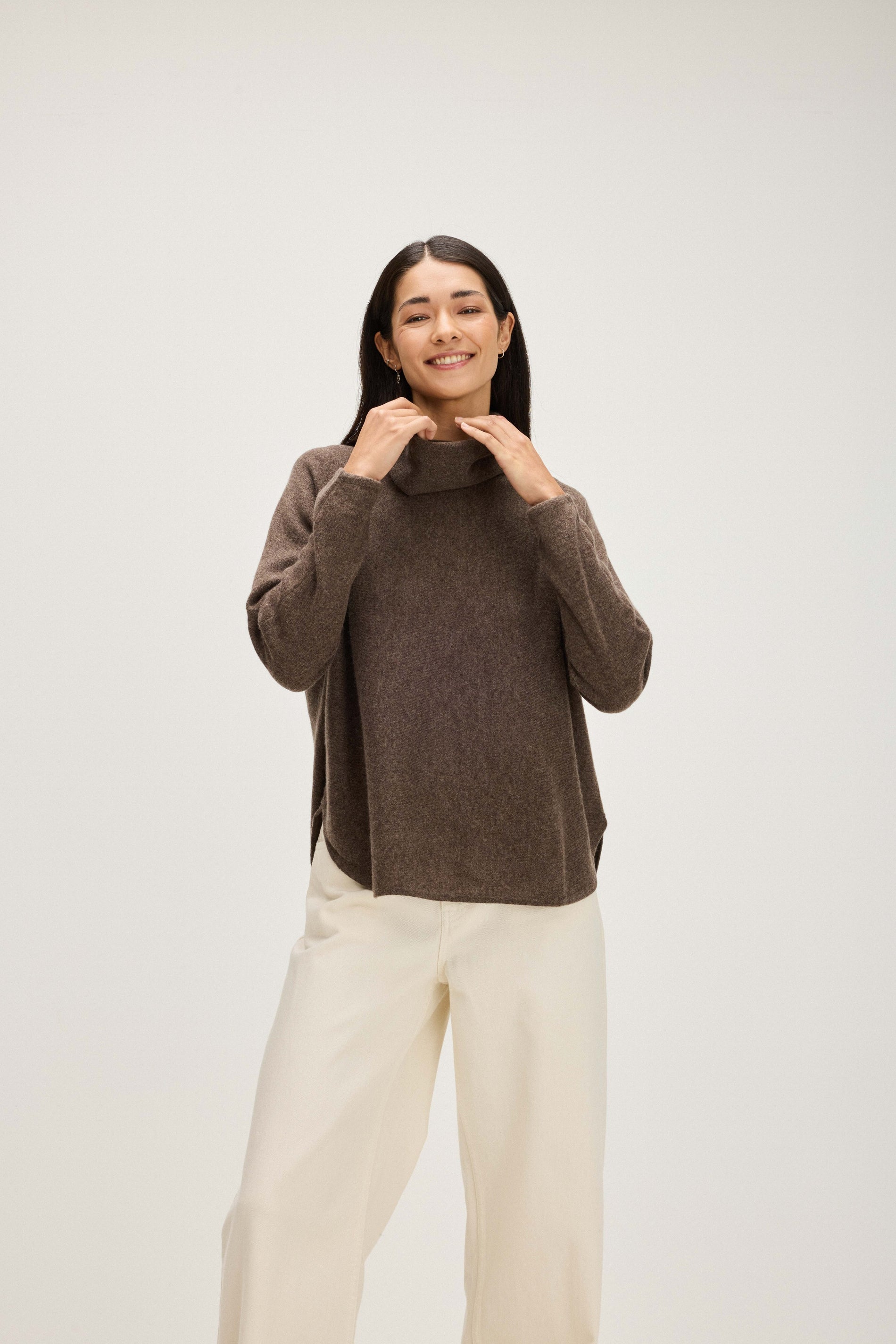 Davida Curved Turtleneck Sweaters Cacao