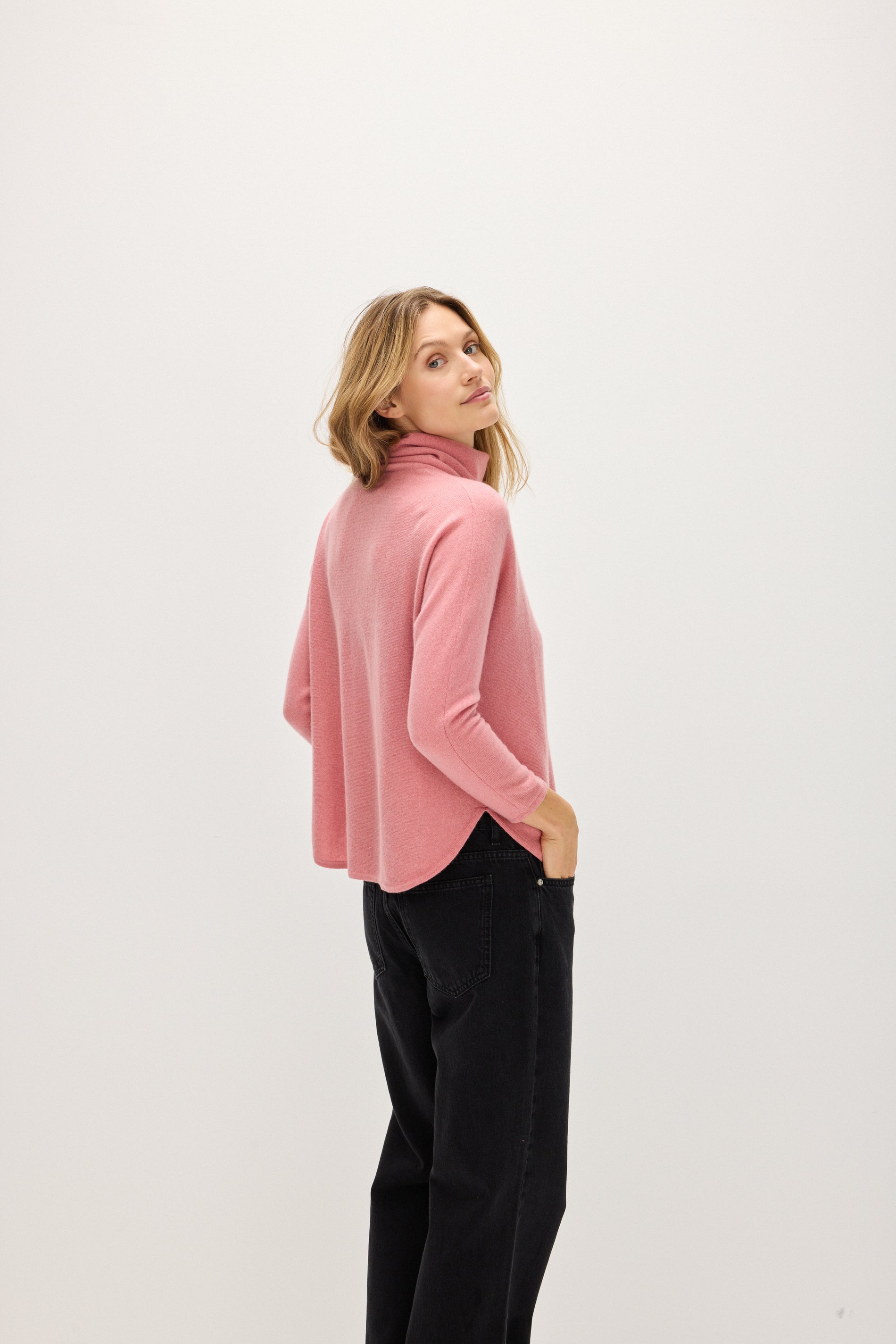 Davida Curved Turtleneck Sweaters Dusty Pink