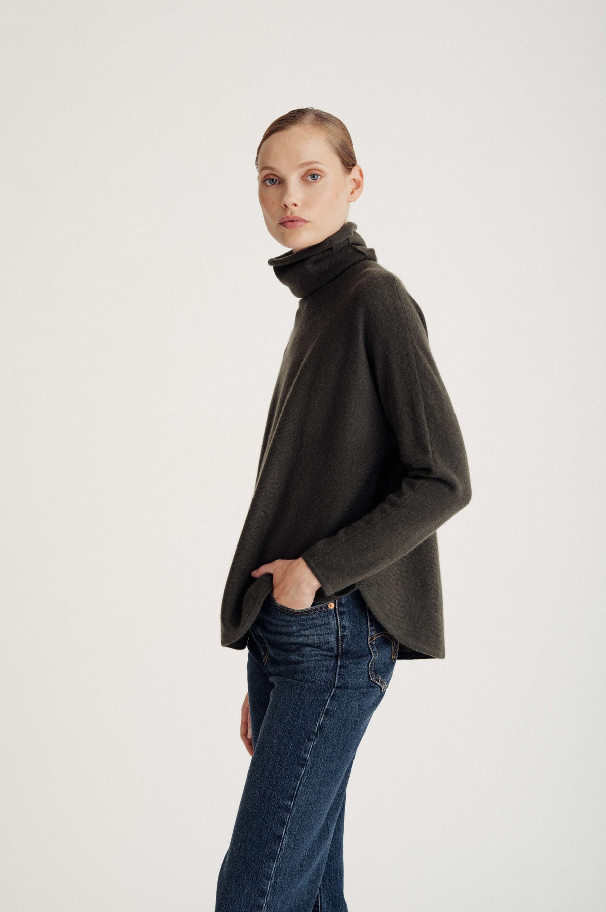 Davida Curved Turtleneck Sweaters Hunter's Green