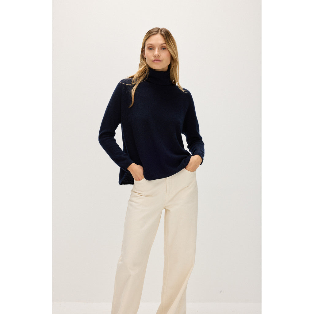 Davida Curved Turtleneck Sweaters Navy