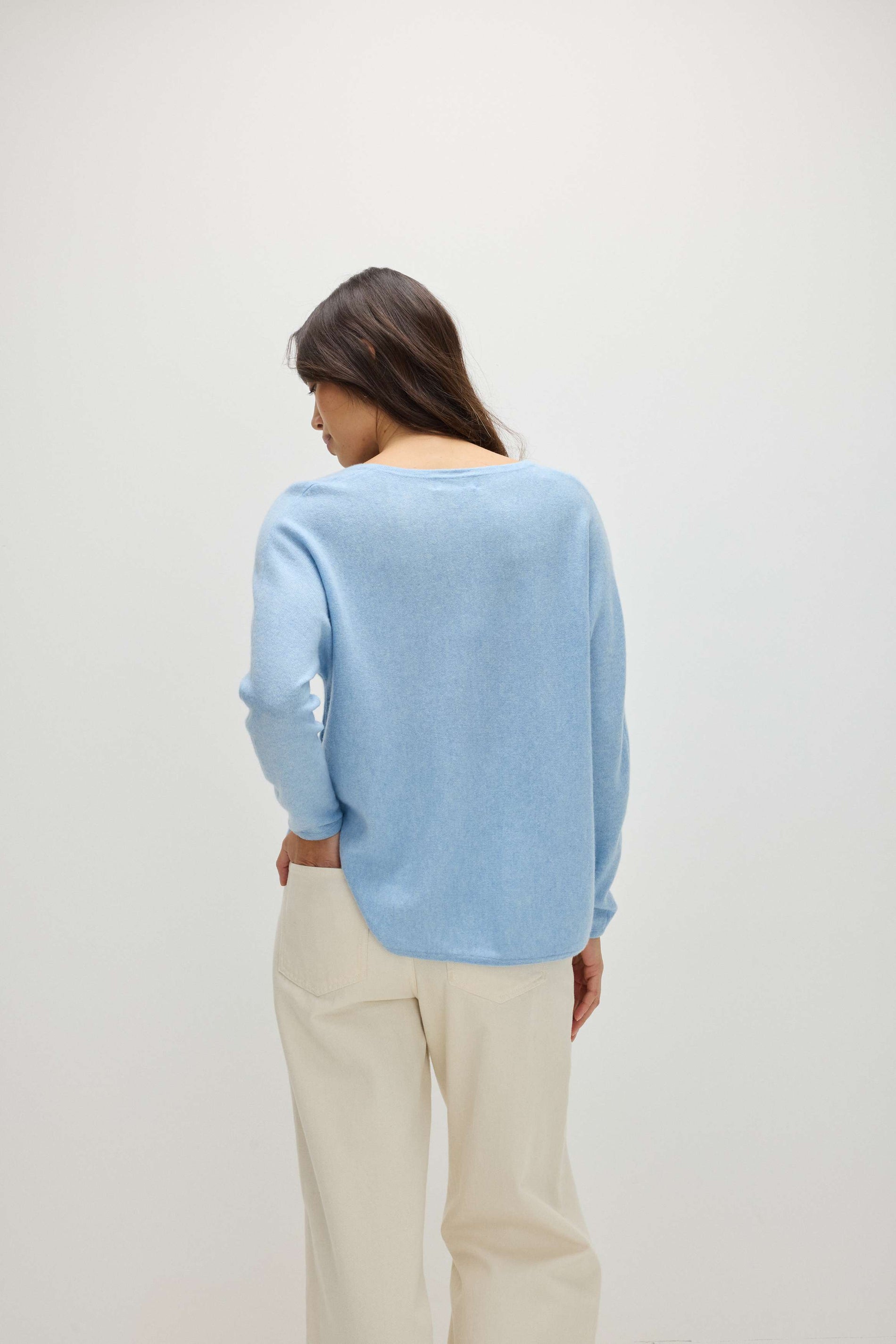 Davida Curved V-Neck Sweater Sweaters Blue Fog