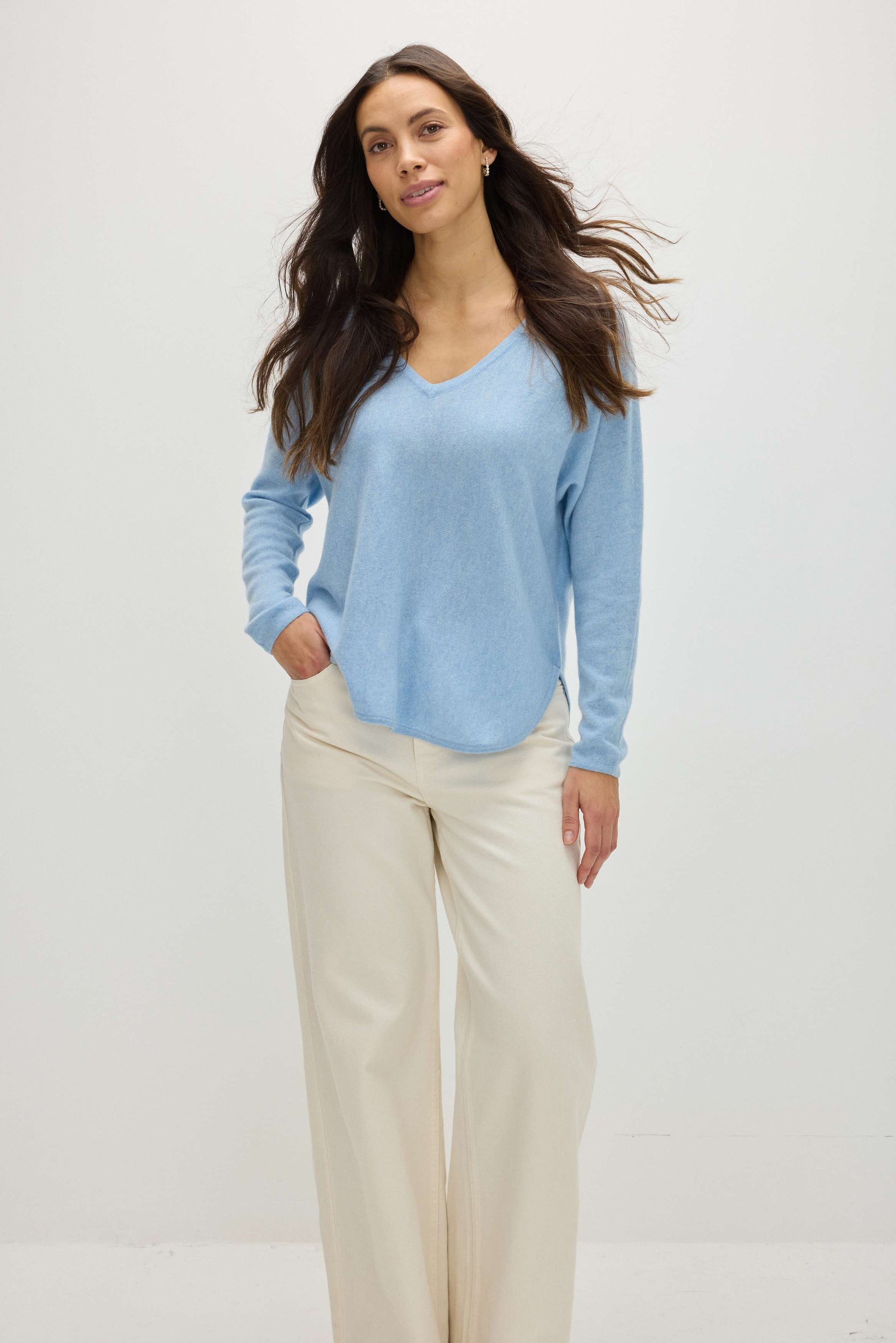 Davida Curved V-Neck Sweater Sweaters Blue Fog