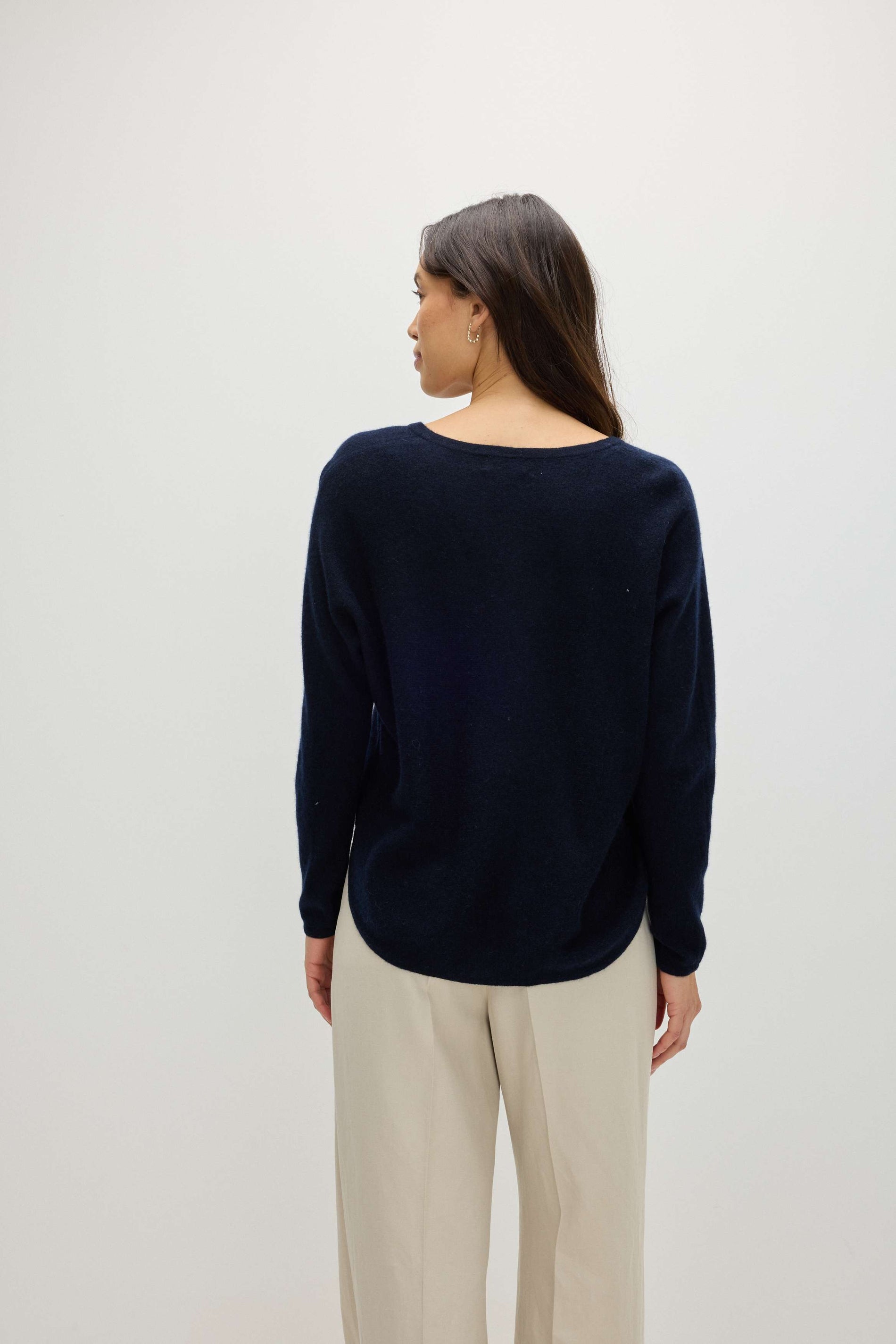 Davida Curved V-Neck Sweater Sweaters Navy