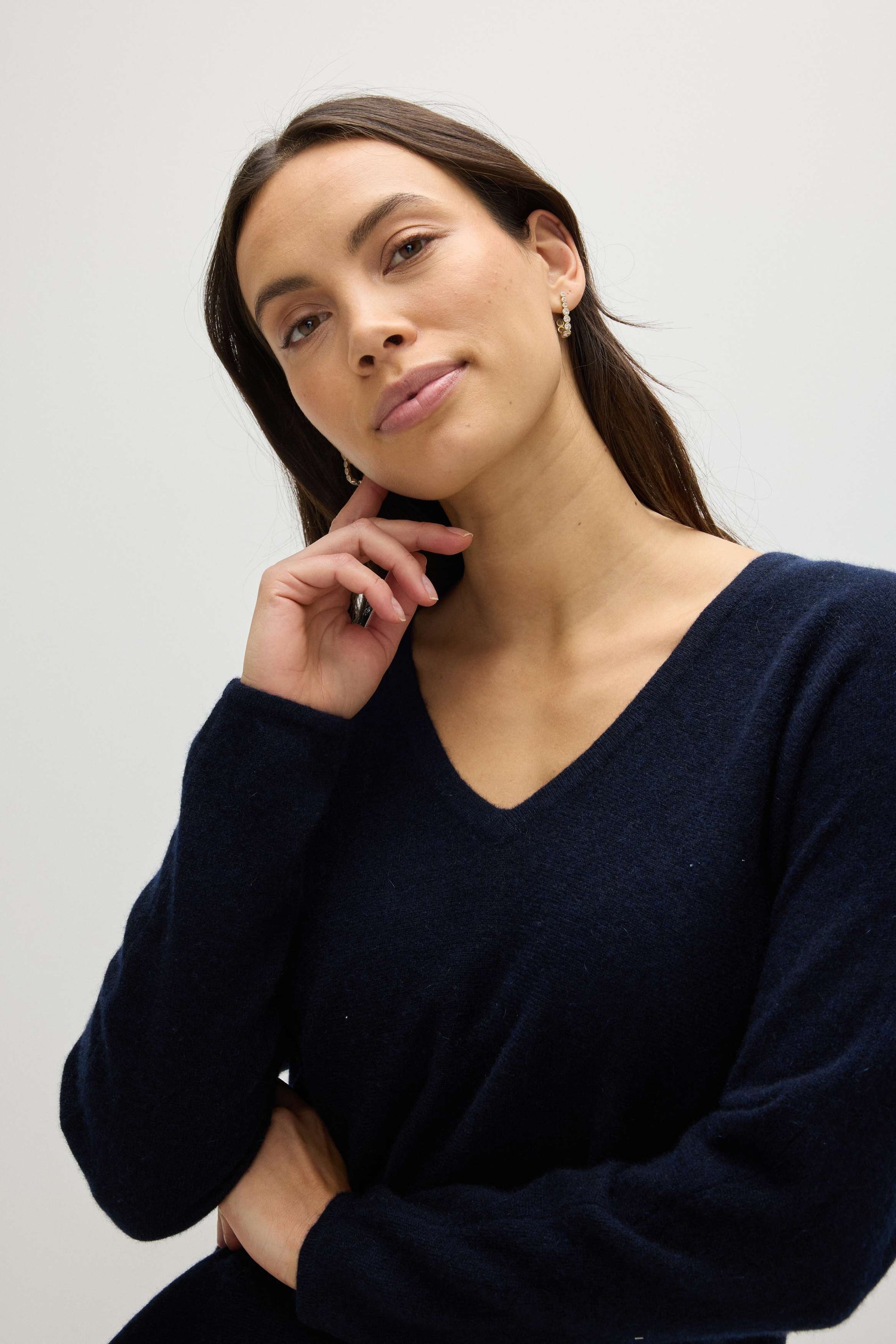 Davida Curved V-Neck Sweater Sweaters Navy