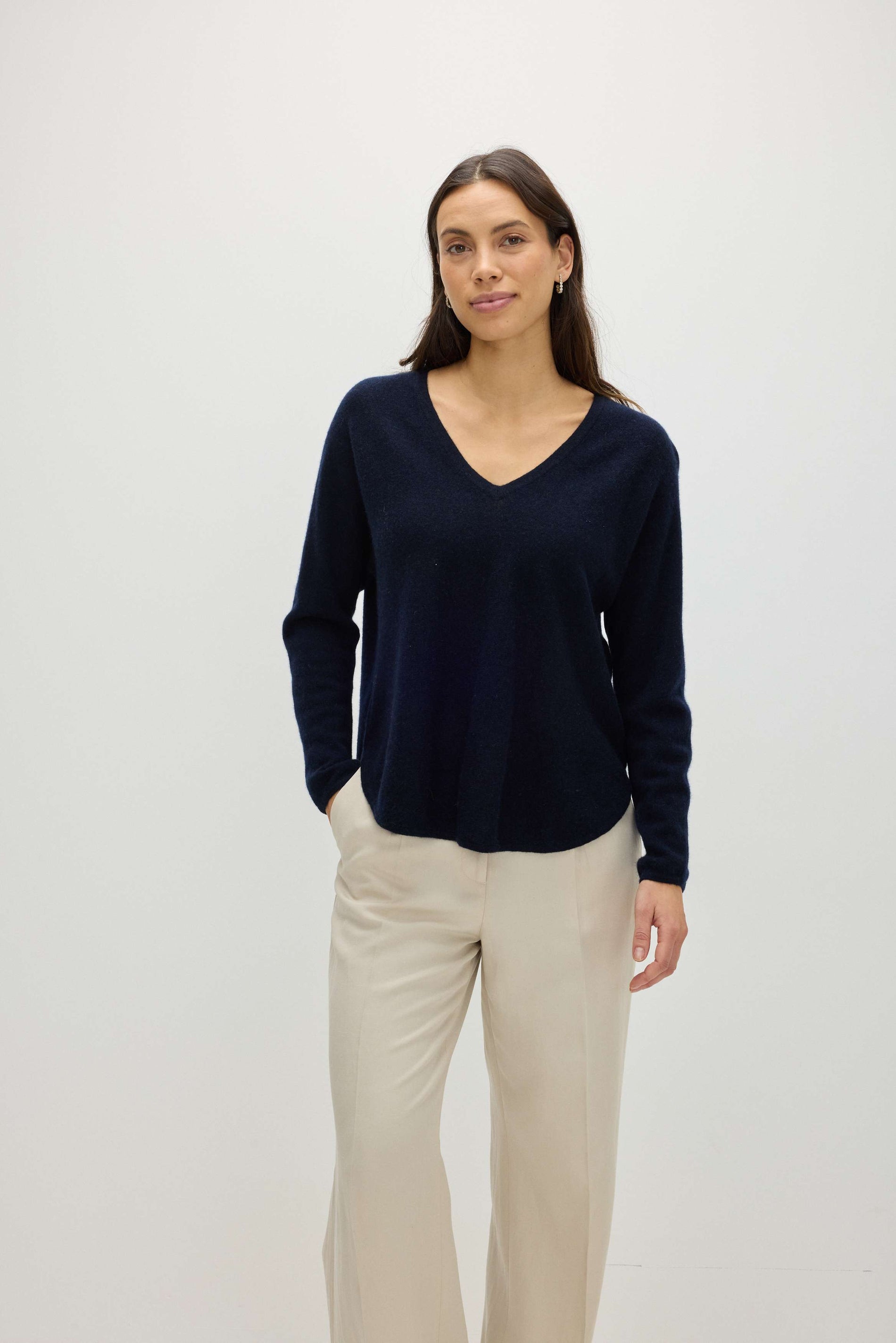 Davida Curved V-Neck Sweater Sweaters Navy