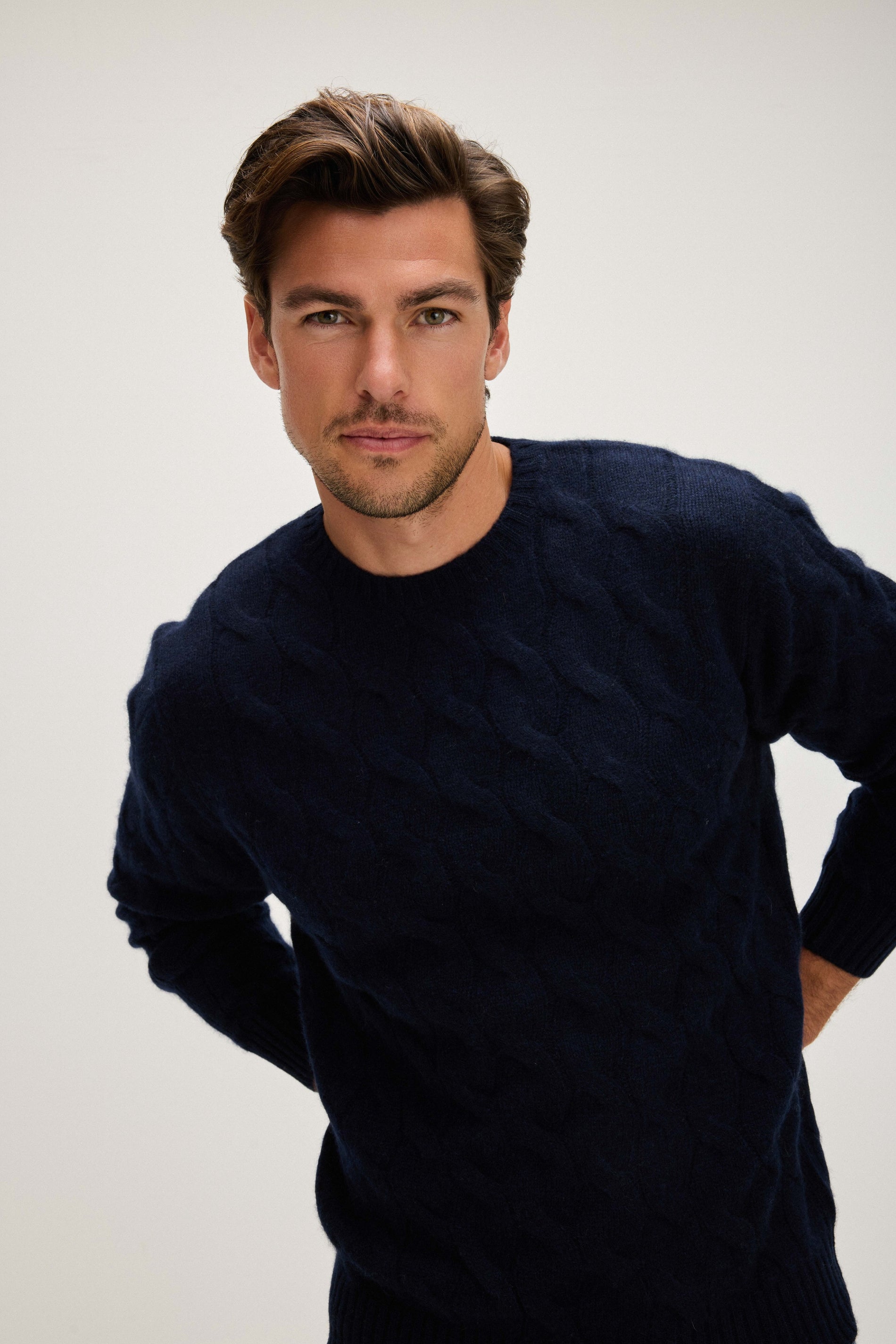 Davida Man Chunky O-neck Cable Sweaters Navy