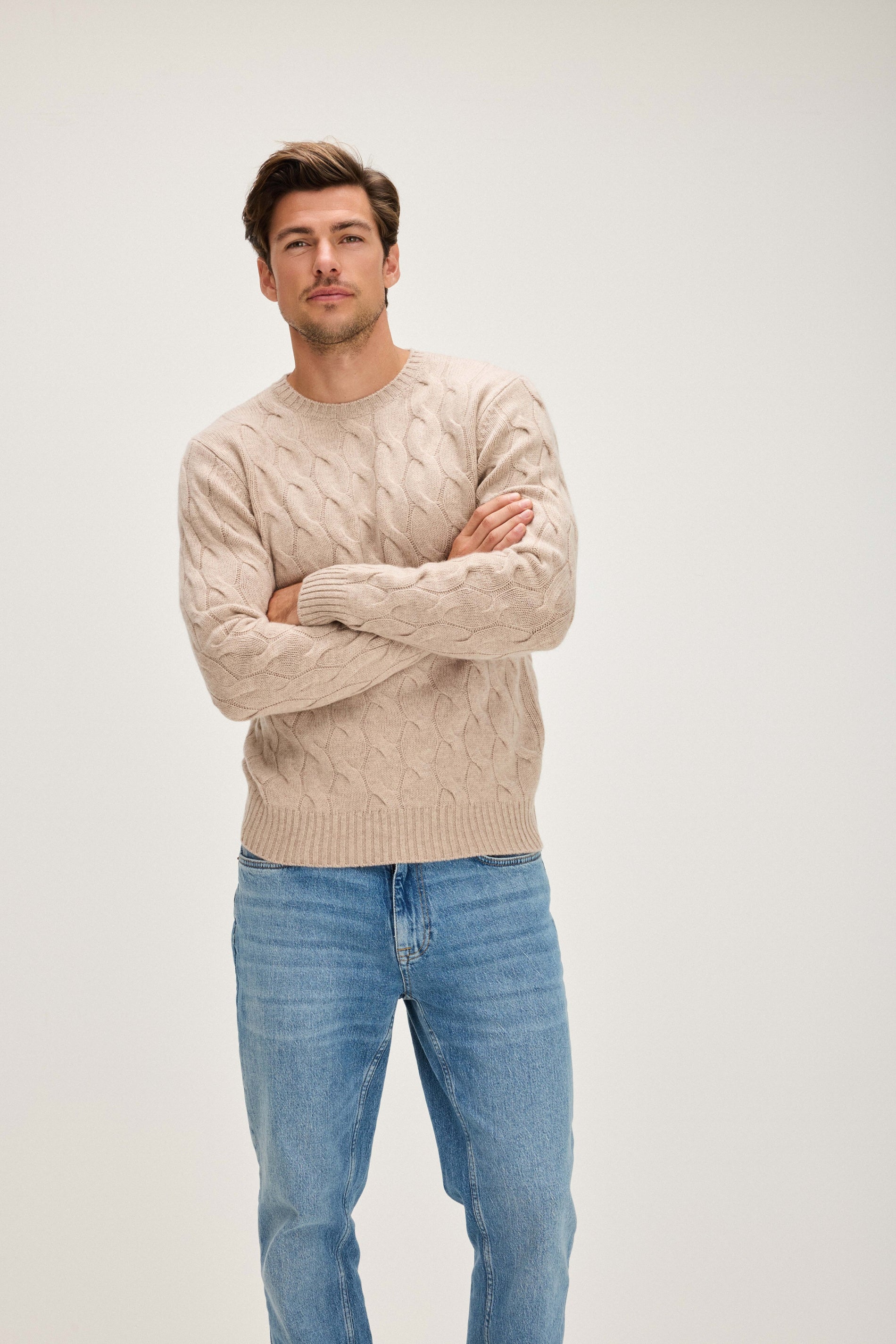 Davida Man Chunky O-neck Cable Sweaters Sand