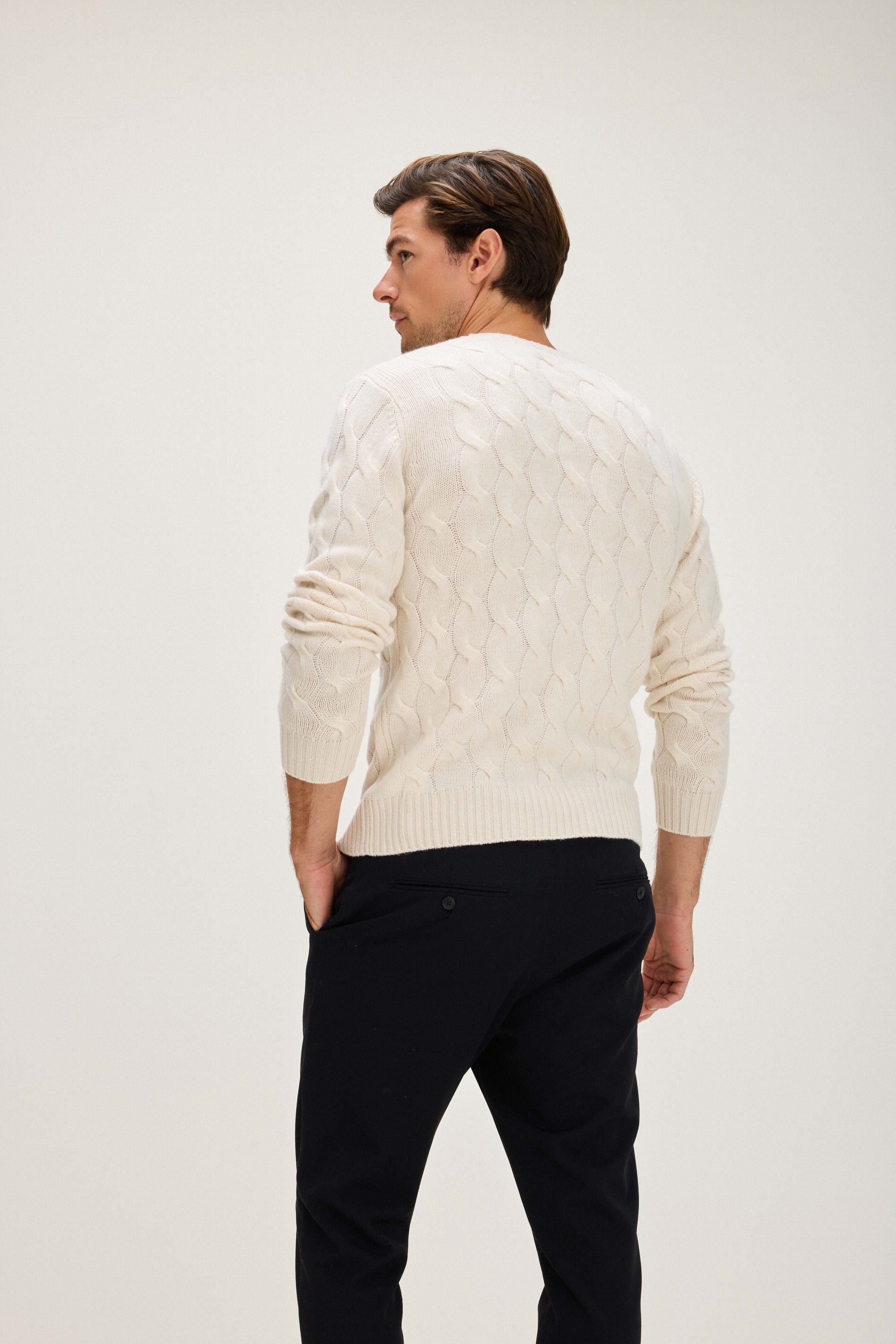 Davida Man Chunky O-neck Cable Sweaters White