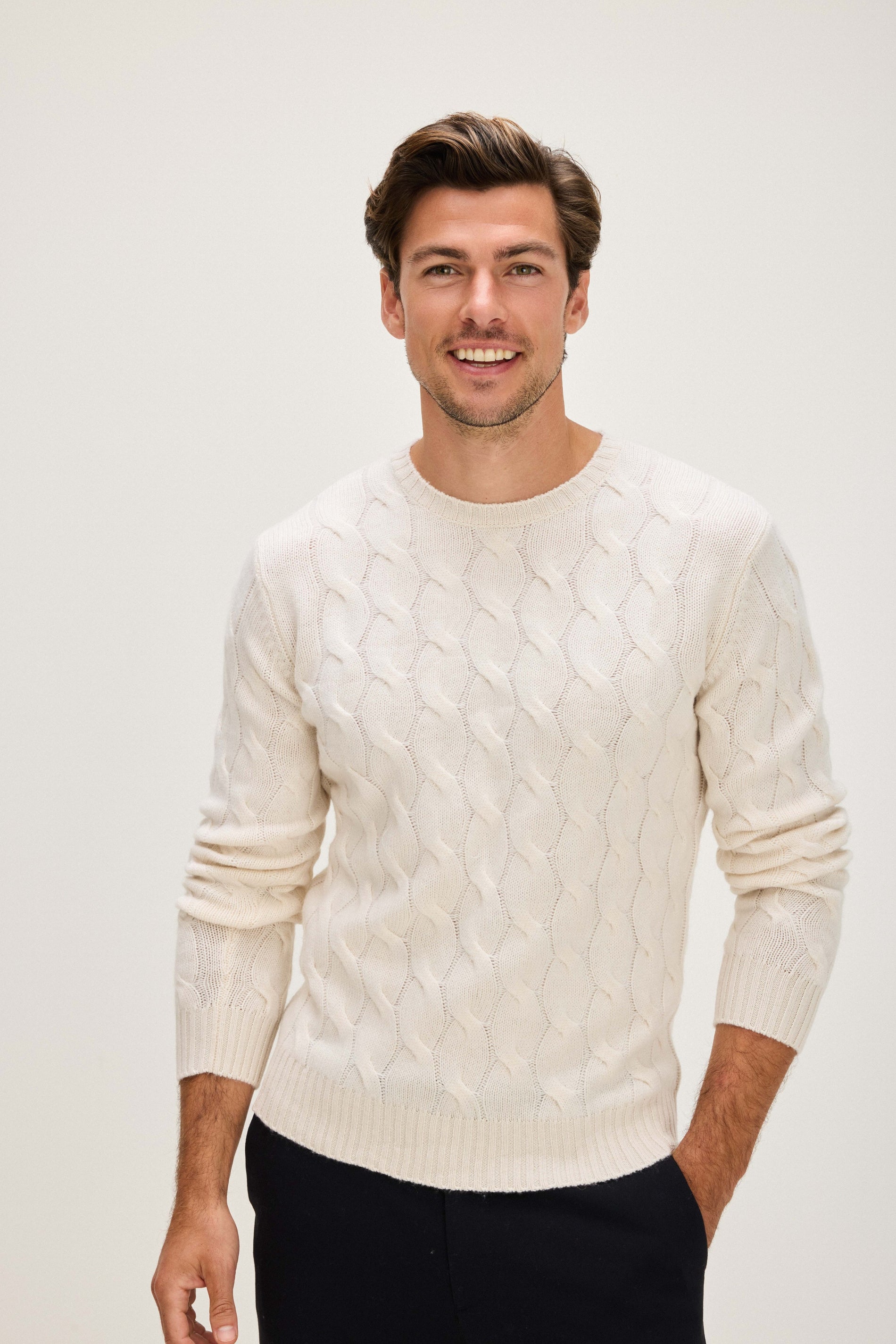 Davida Man Chunky O-neck Cable Sweaters White