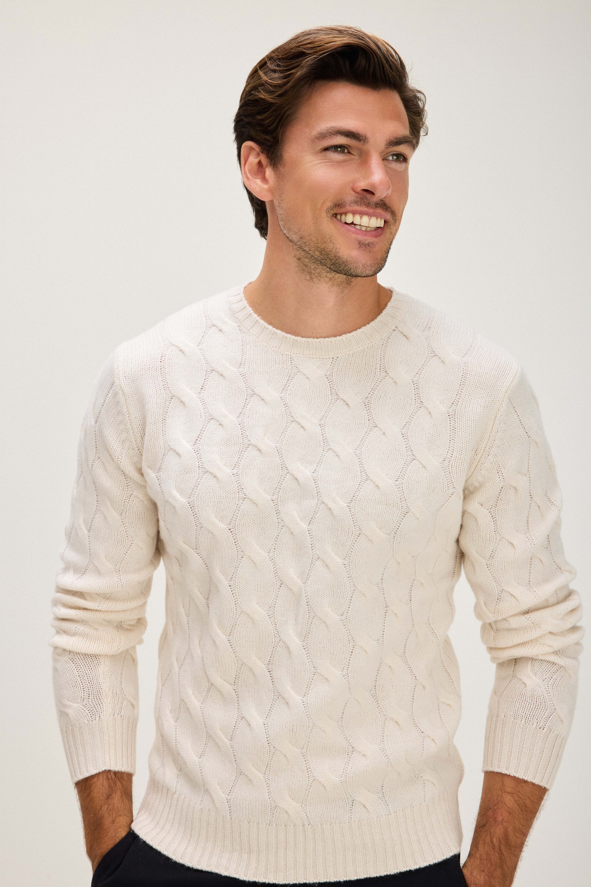 Davida Man Chunky O-neck Cable Sweaters White