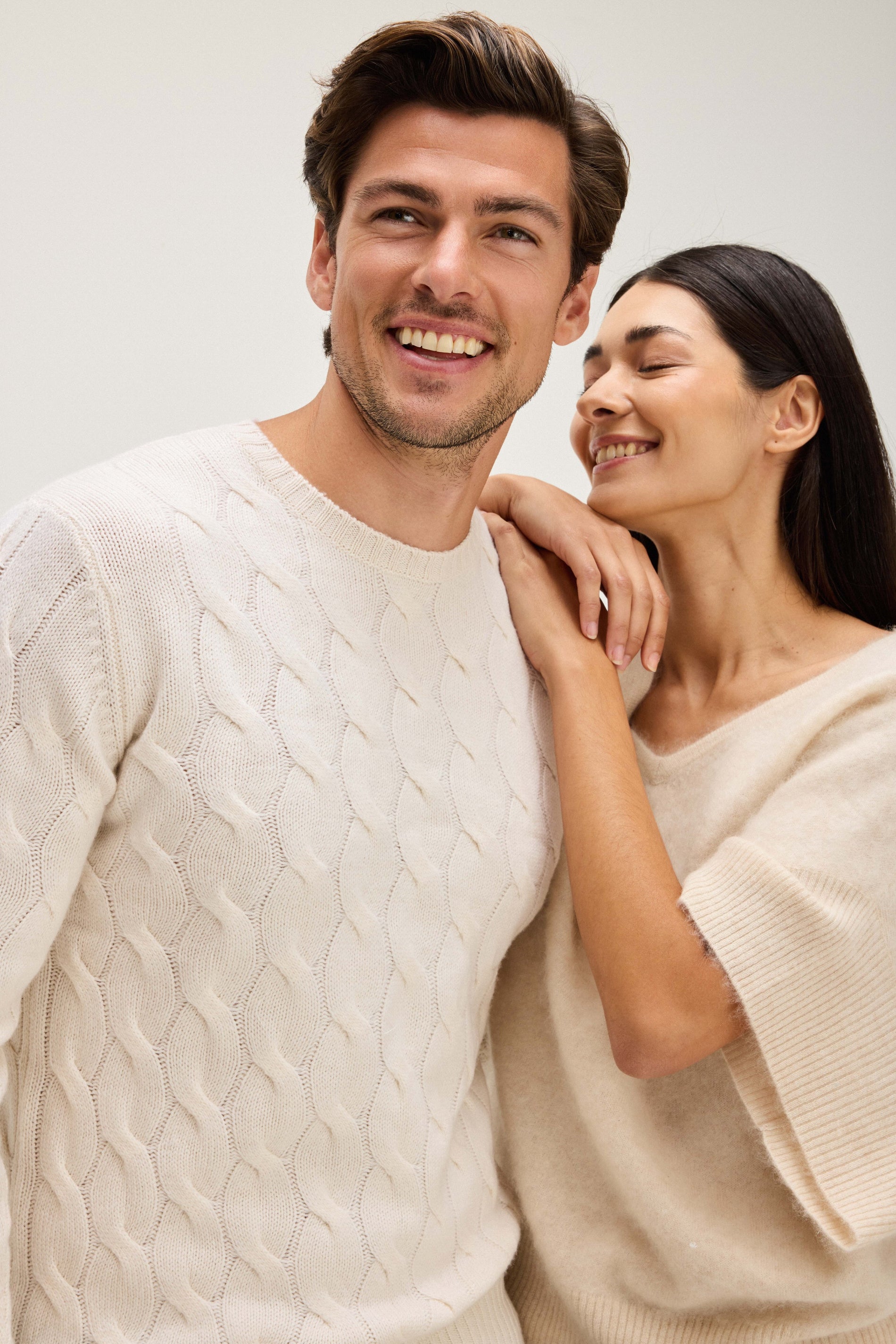 Davida Man Chunky O-neck Cable Sweaters White