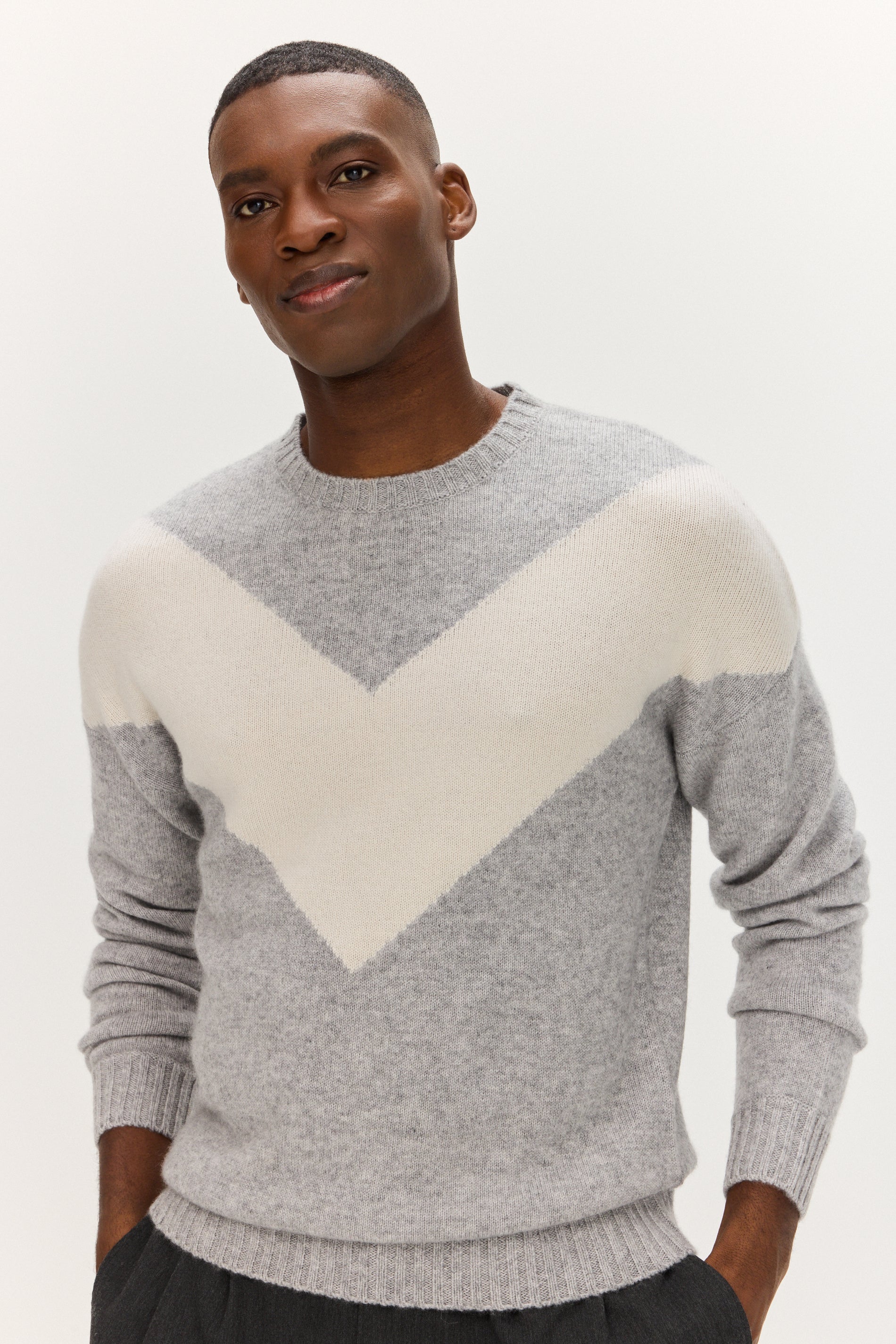 Davida Man Chunky O-neck V detail Sweaters Light Grey/White