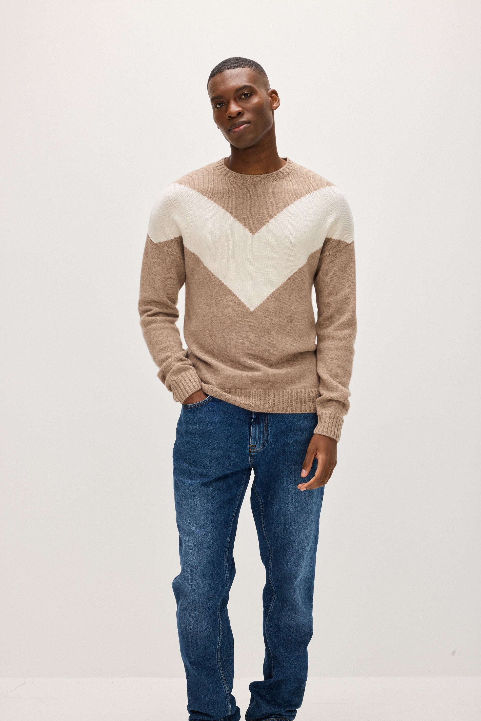 Davida Man Chunky O-neck V detail Sweaters Mink/White