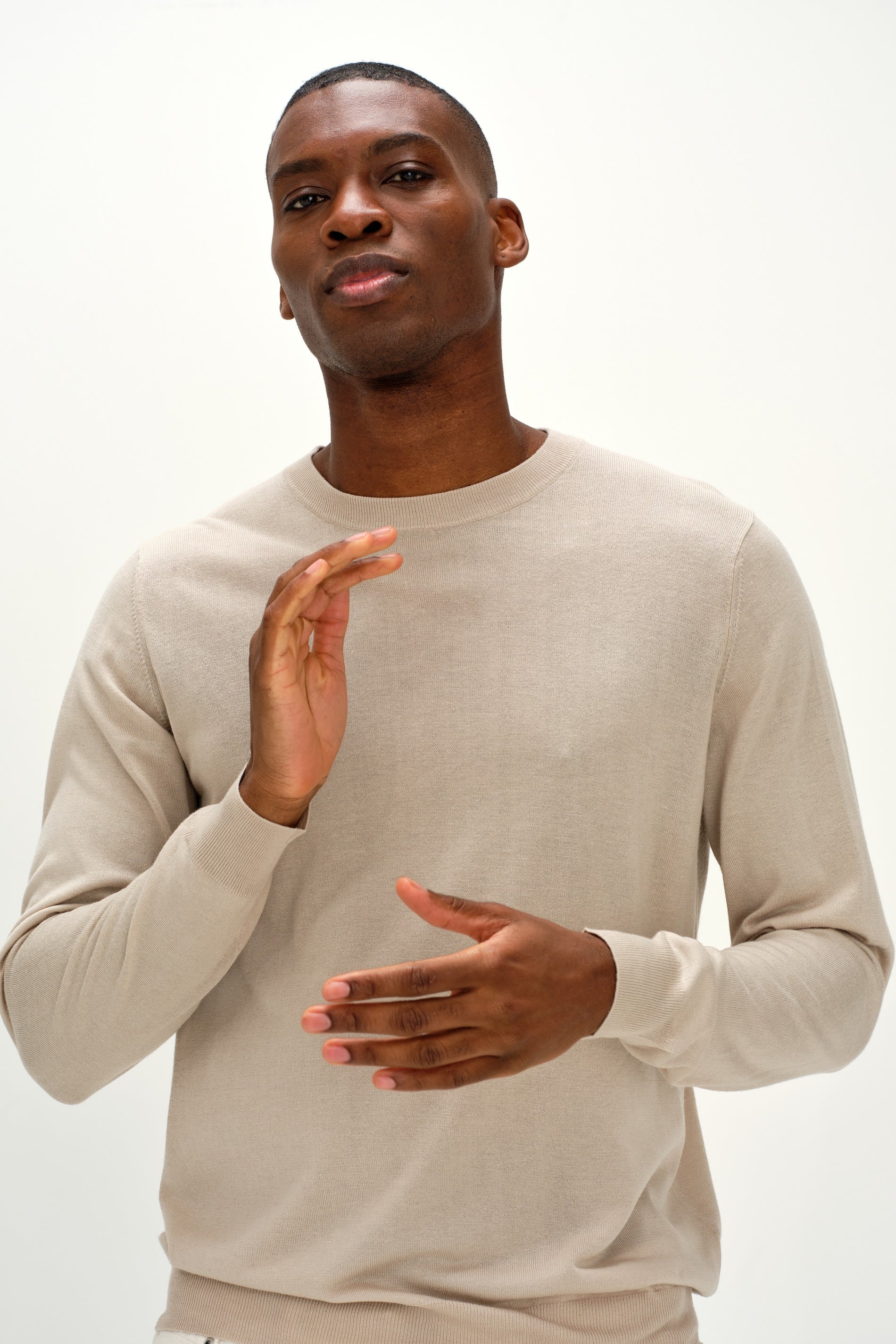 Davida Man Fine Knit O-neck Sweater Sweaters Light Beige