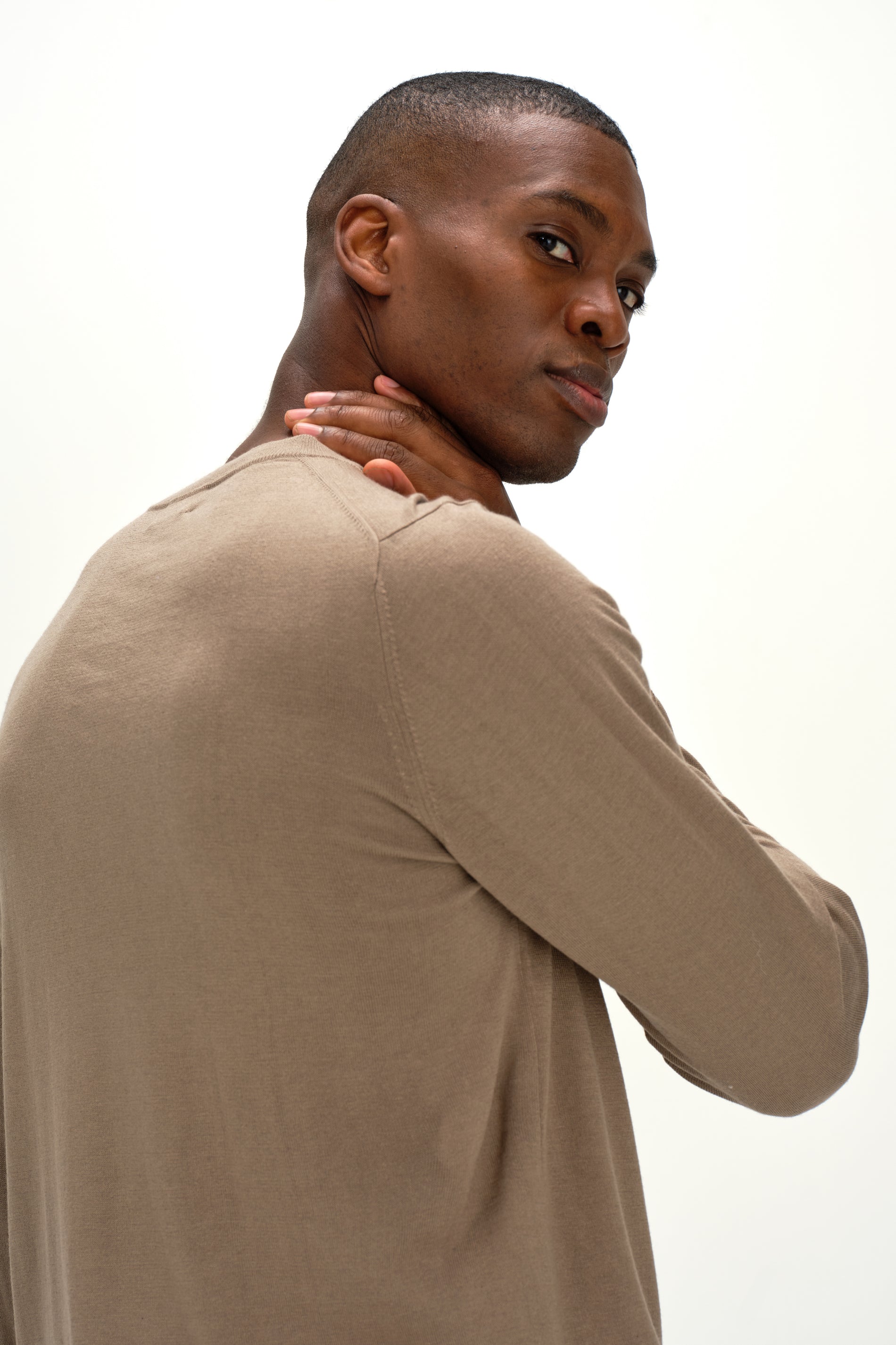 Davida Man Fine Knit O-neck Sweater Sweaters Mink