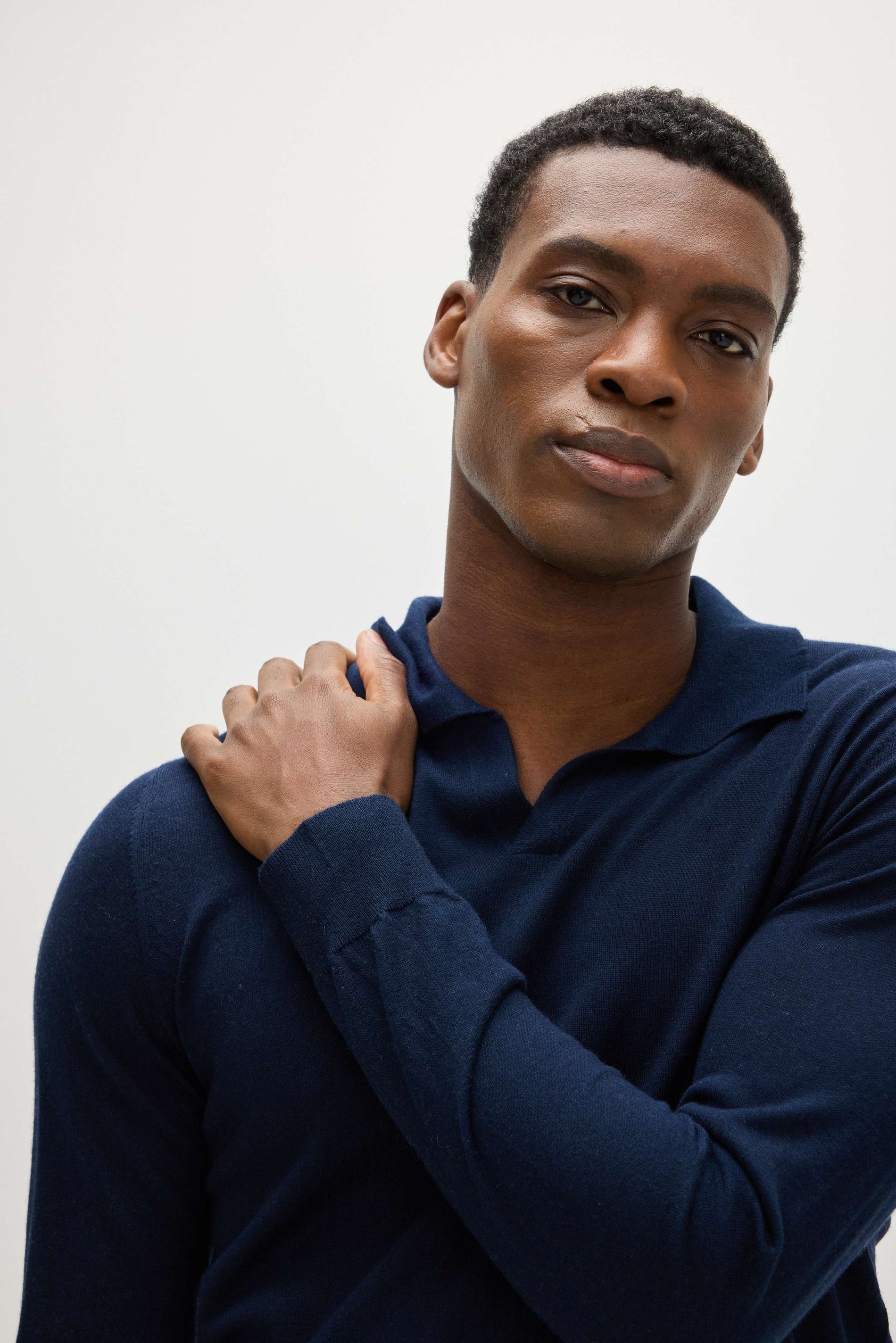 Davida Man Fine Knit Open Collar Sweater Sweaters Navy