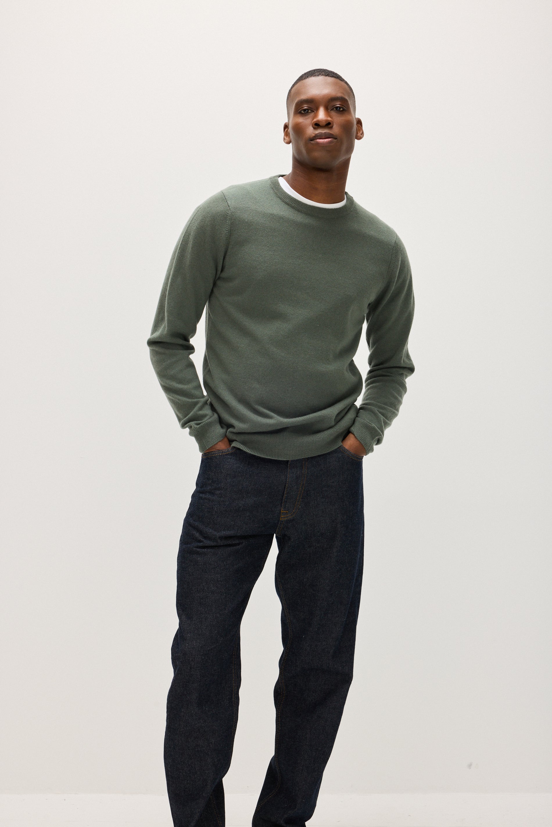 Davida Man O-neck Plain Sweaters Army Green