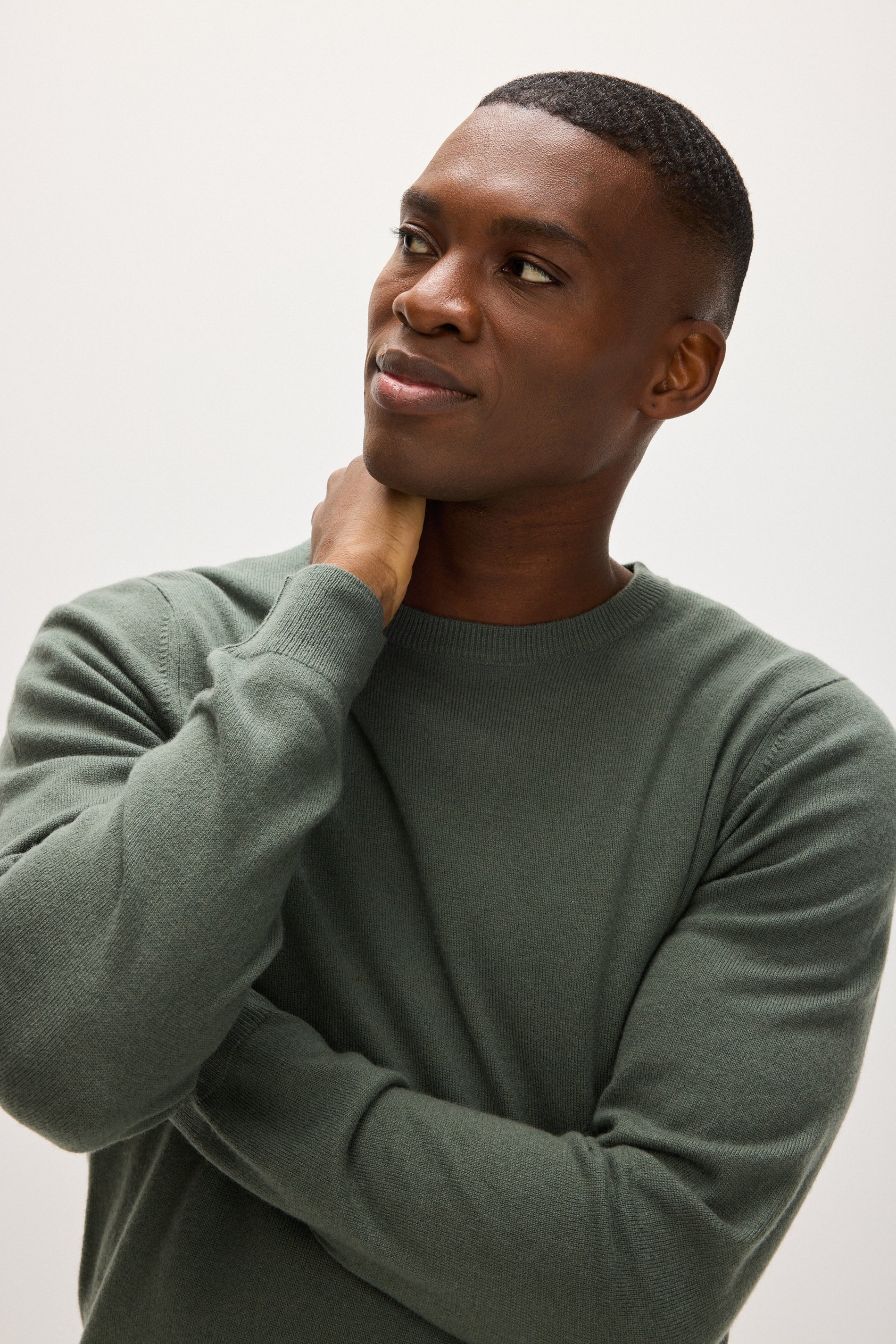 Davida Man O-neck Plain Sweaters Army Green