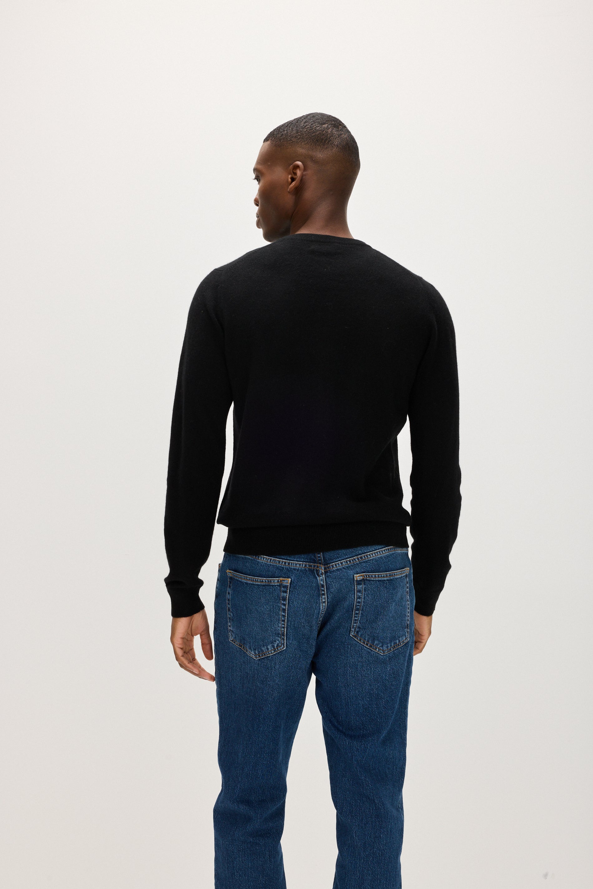 Davida Man O-neck Plain Sweaters Black