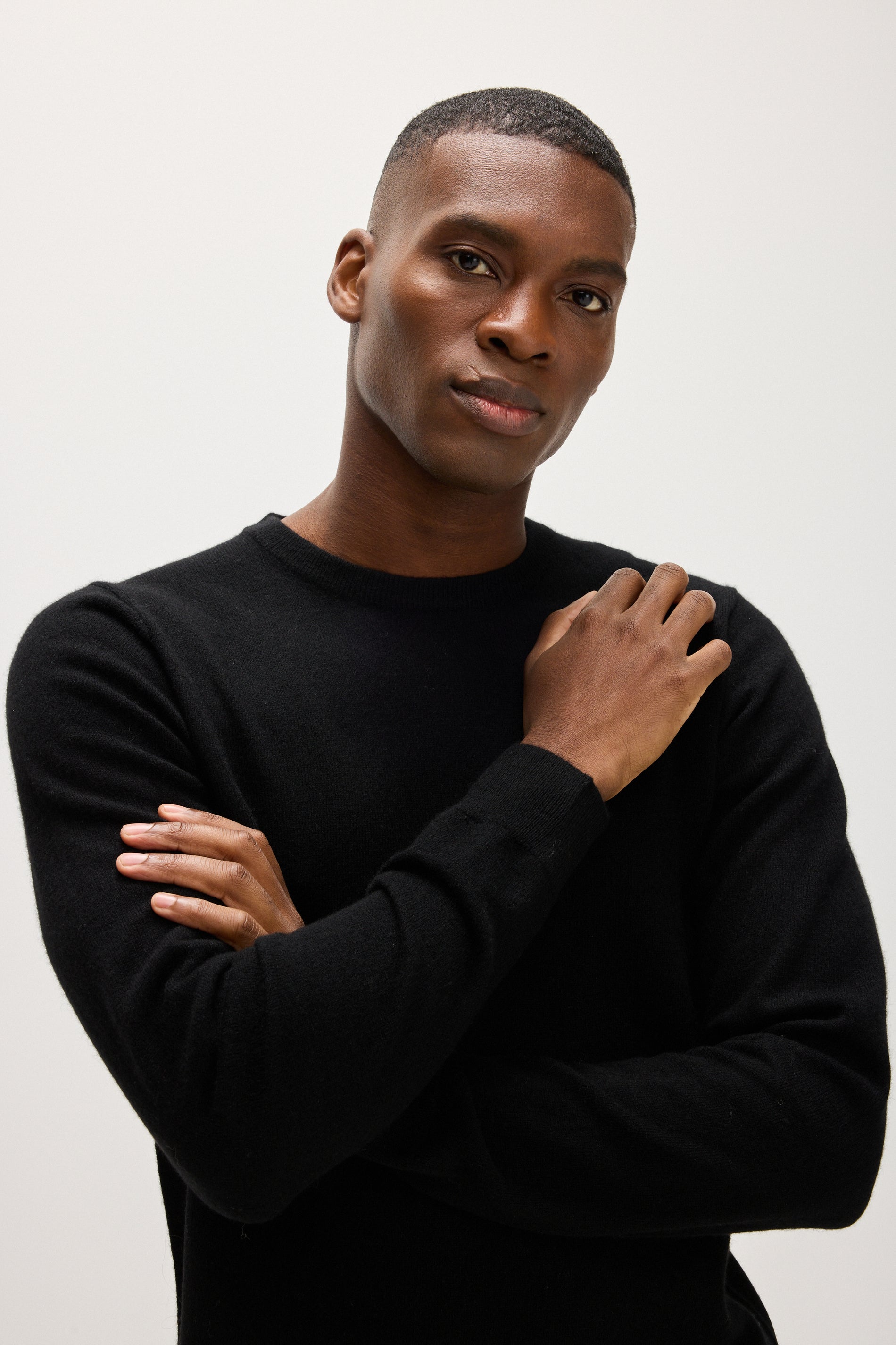 Davida Man O-neck Plain Sweaters Black