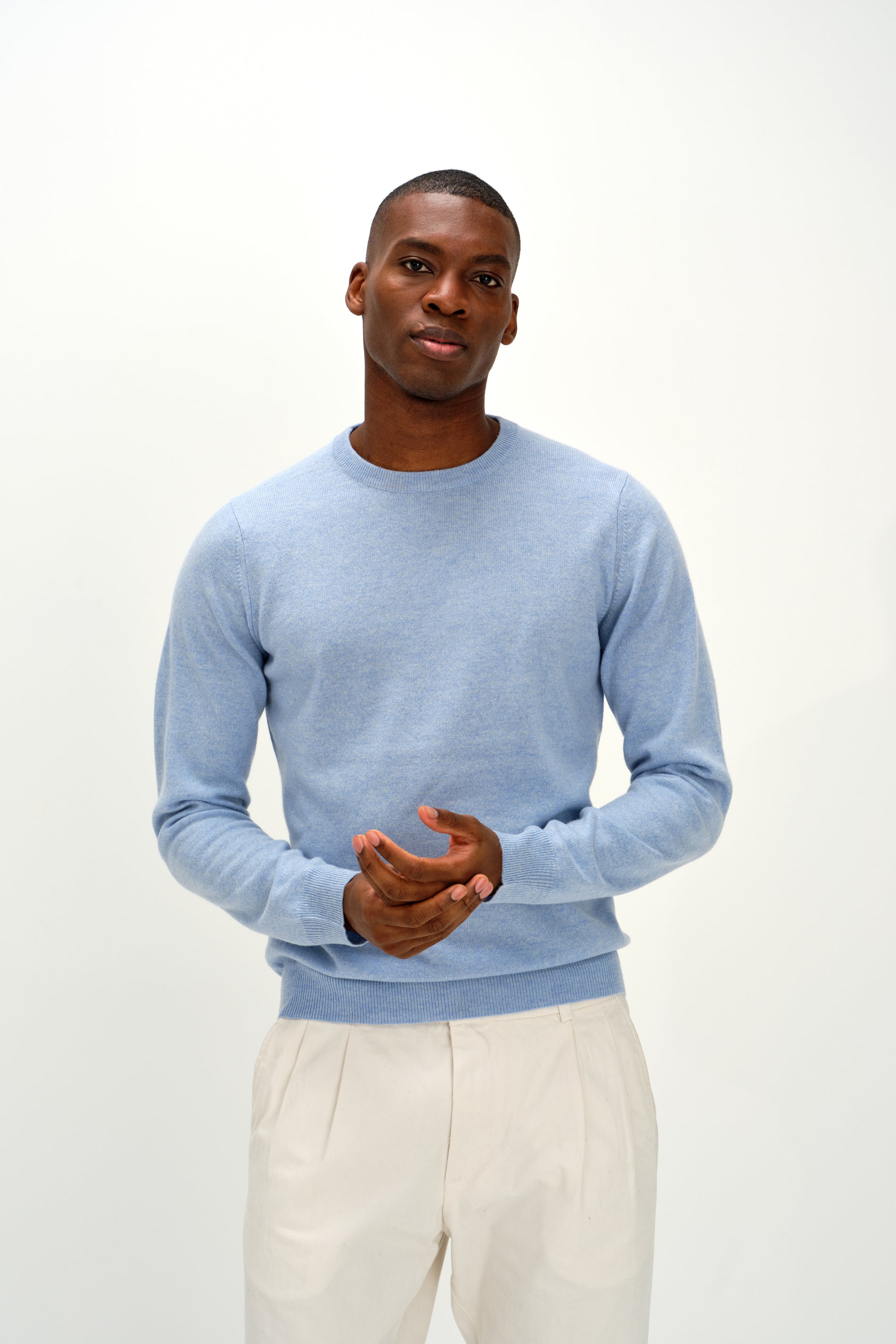 Davida Man O-neck Plain Sweaters Blue Fog