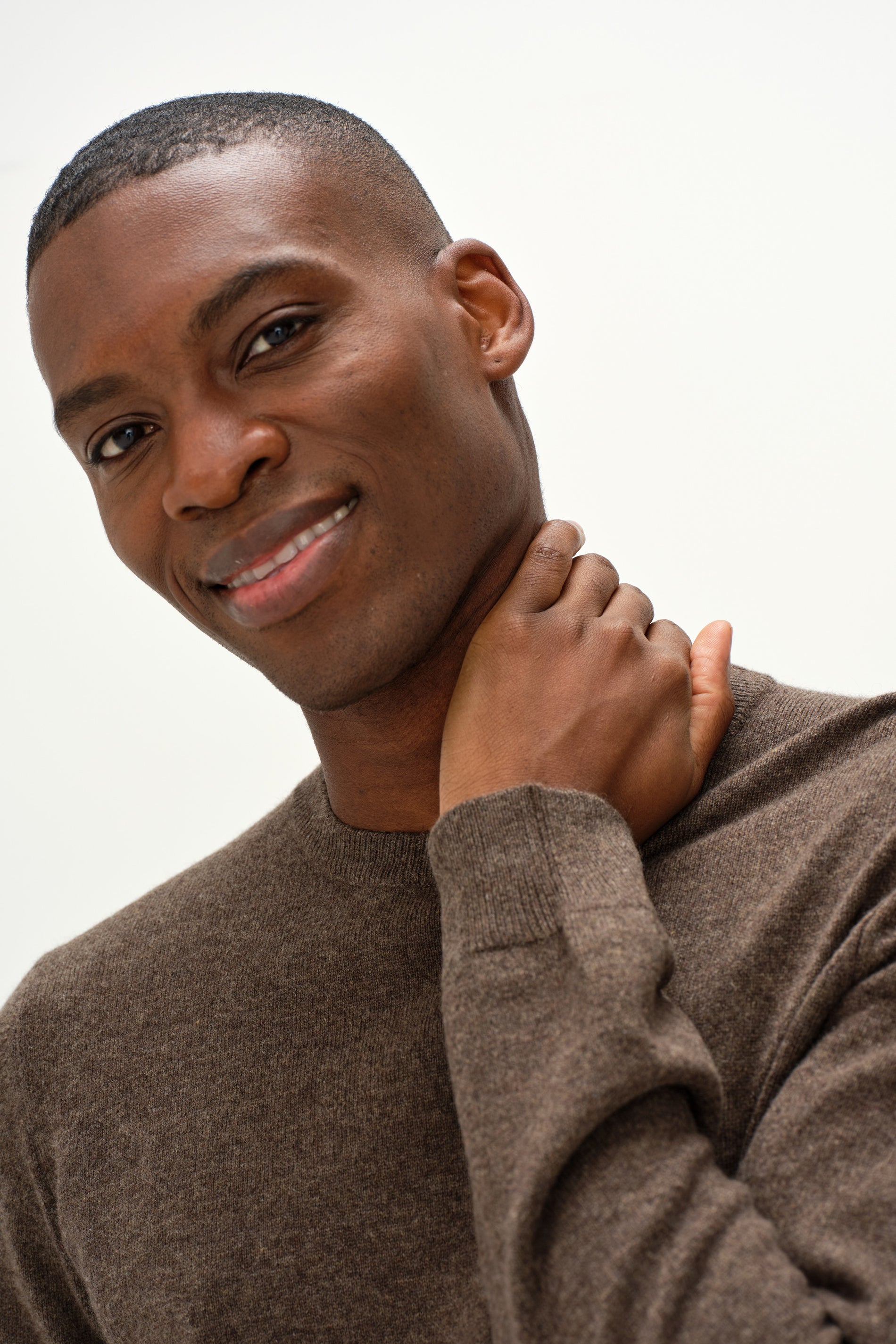 Davida Man O-neck Plain Sweaters Cacao