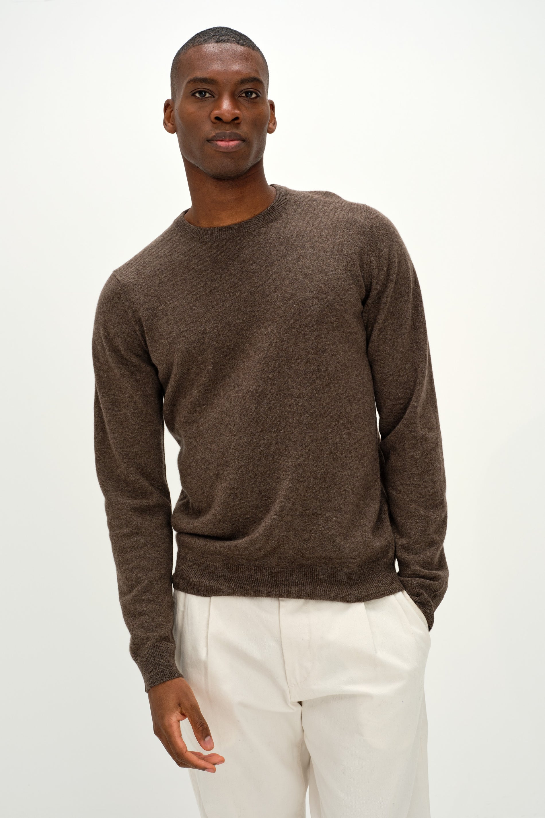 Davida Man O-neck Plain Sweaters Cacao