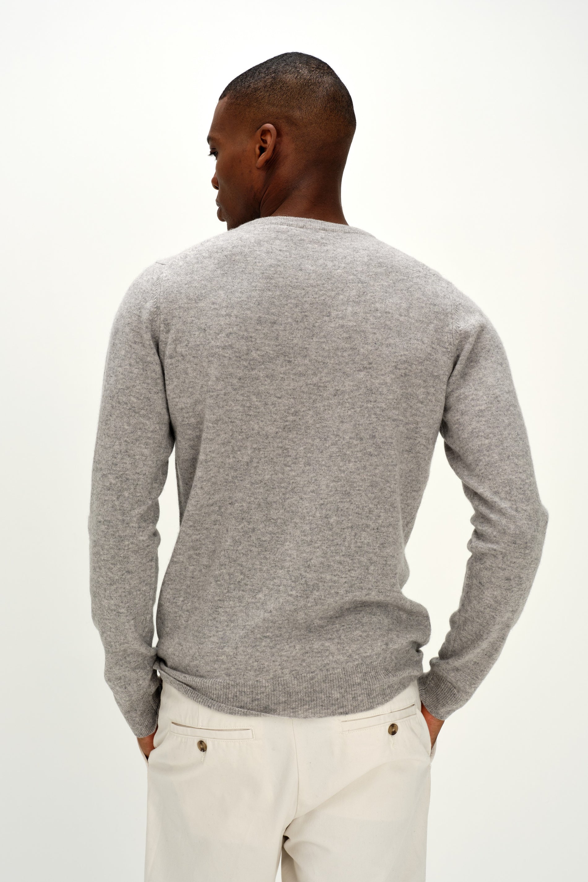 Davida Man O-neck Plain Sweaters Light Grey
