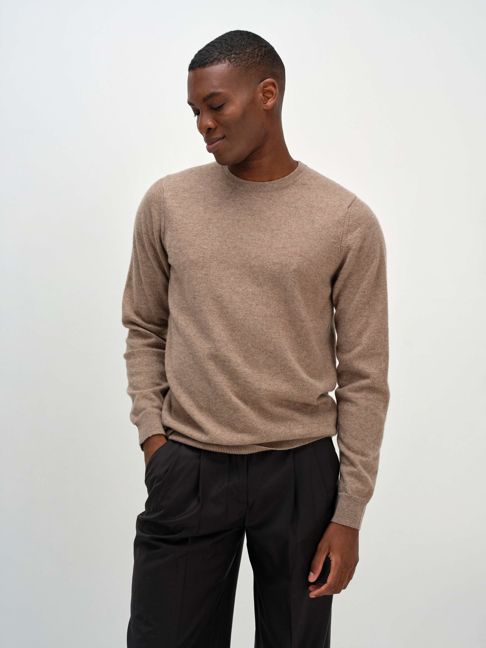 Davida Man O-neck Plain Sweaters Mink