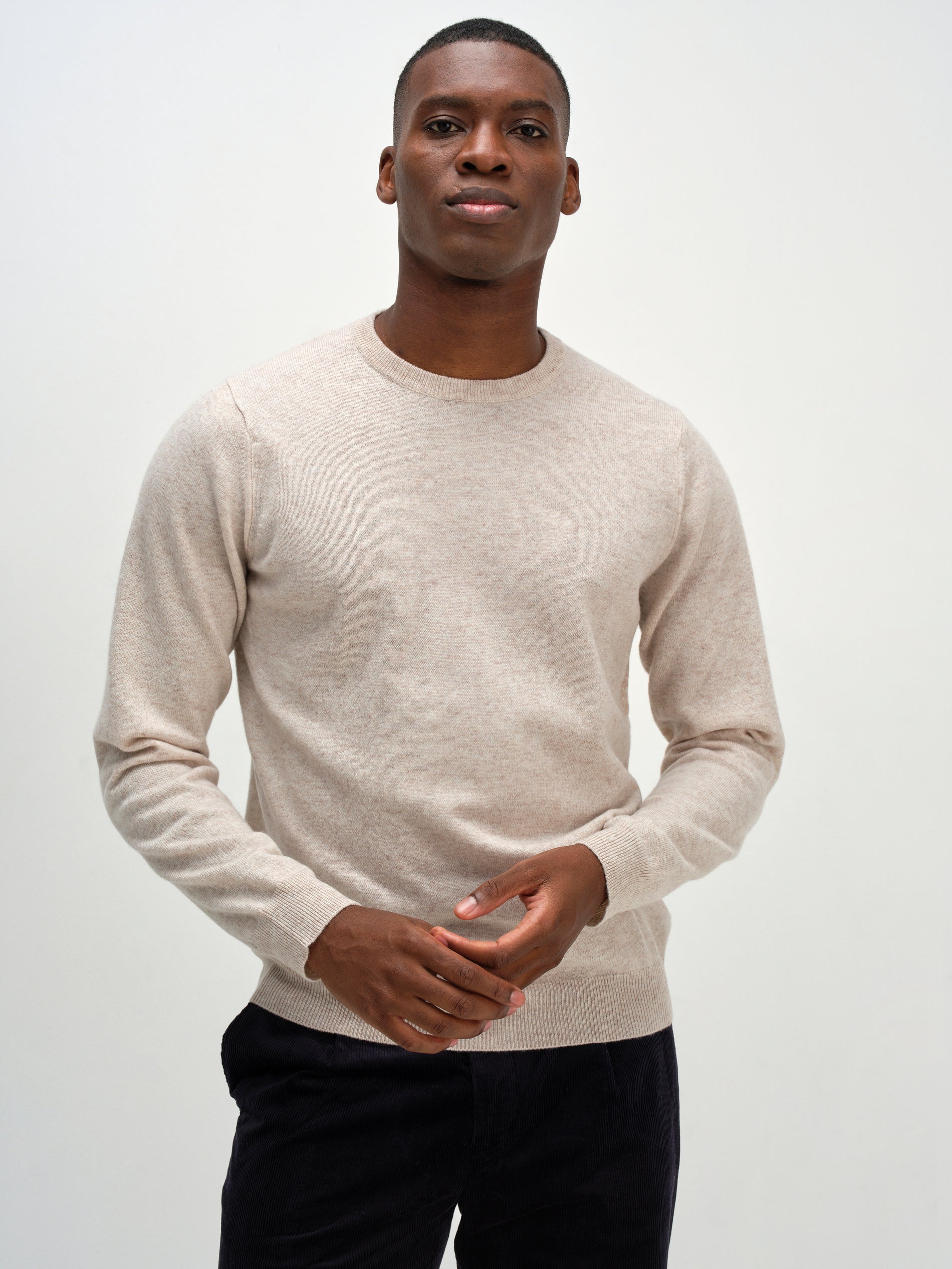 Davida Man O-neck Plain Sweaters Sand
