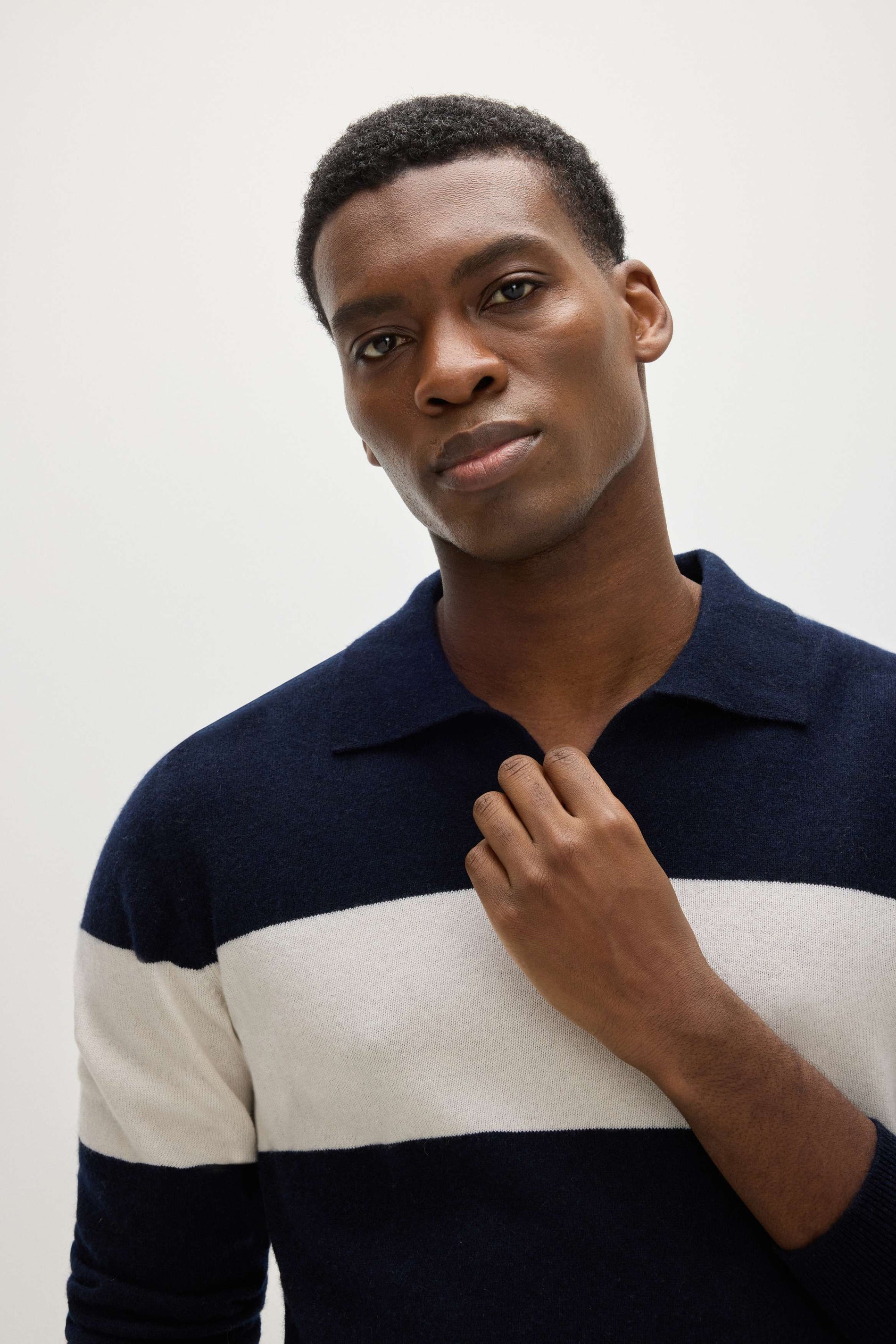 Davida Man Open Collar One Stripe Sweaters Navy/White