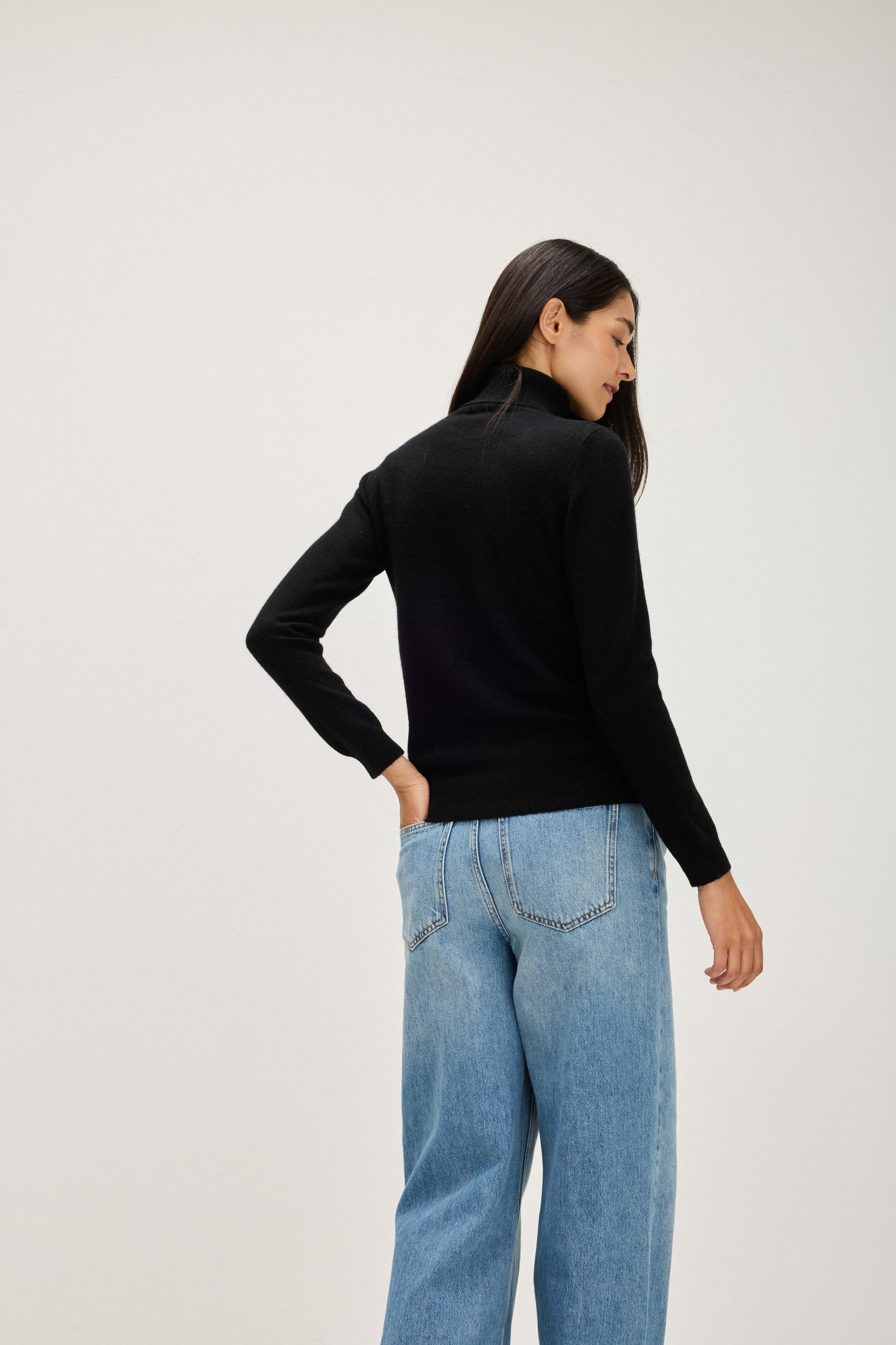 Davida Turtleneck Sweaters Black