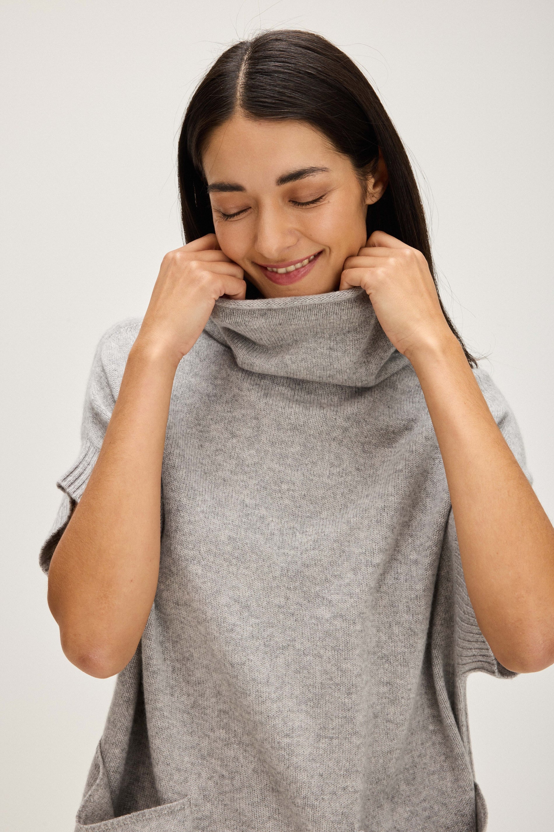 Davida Turtleneck Double Pocket Vest Sweaters Light Grey