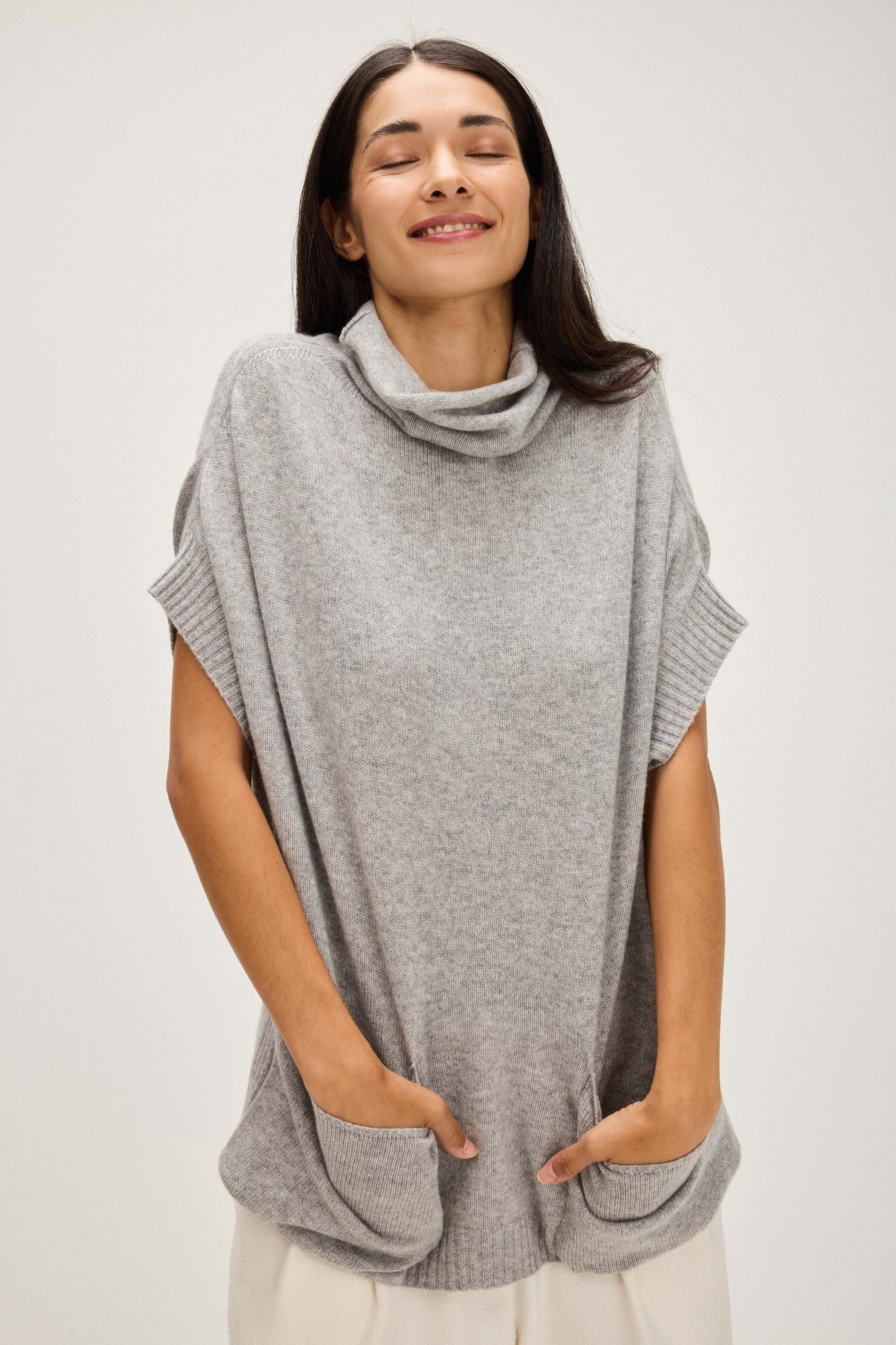 Davida Turtleneck Double Pocket Vest Sweaters Light Grey