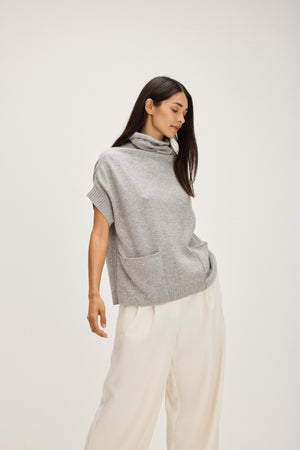 Turtleneck Double Pocket Vest - Light Grey