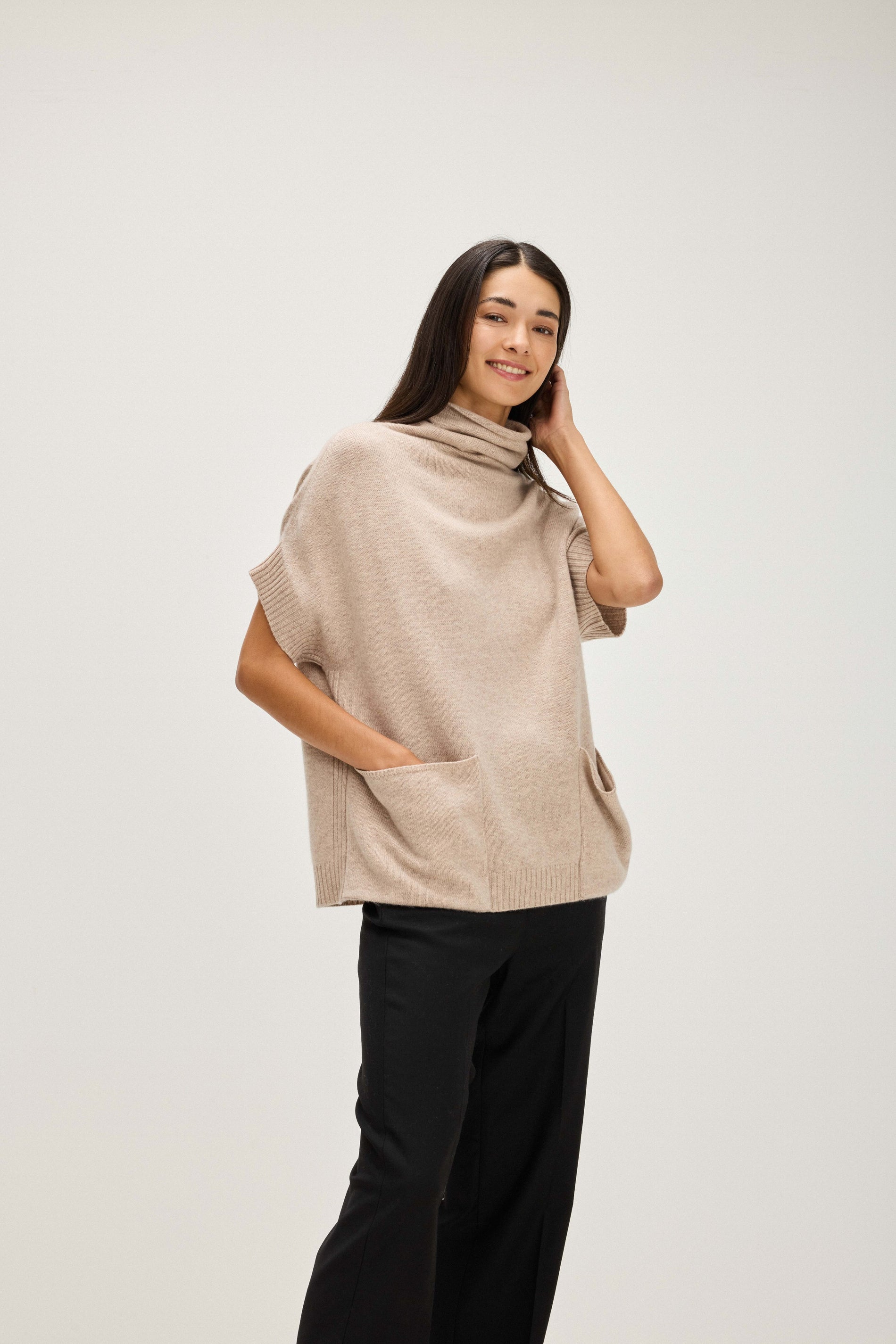 Davida Turtleneck Double Pocket Vest Sweaters Sand