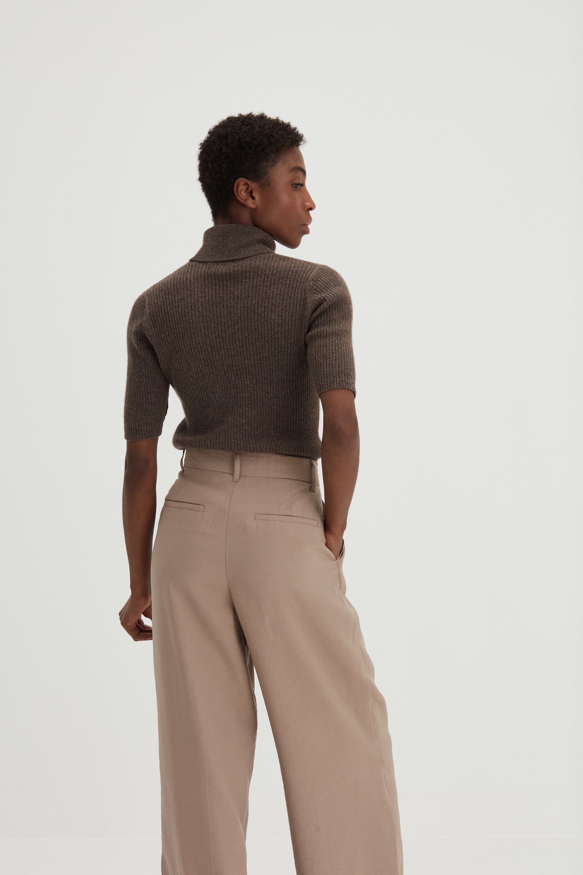 Davida Turtleneck Rib T-shirt Sweaters Cacao