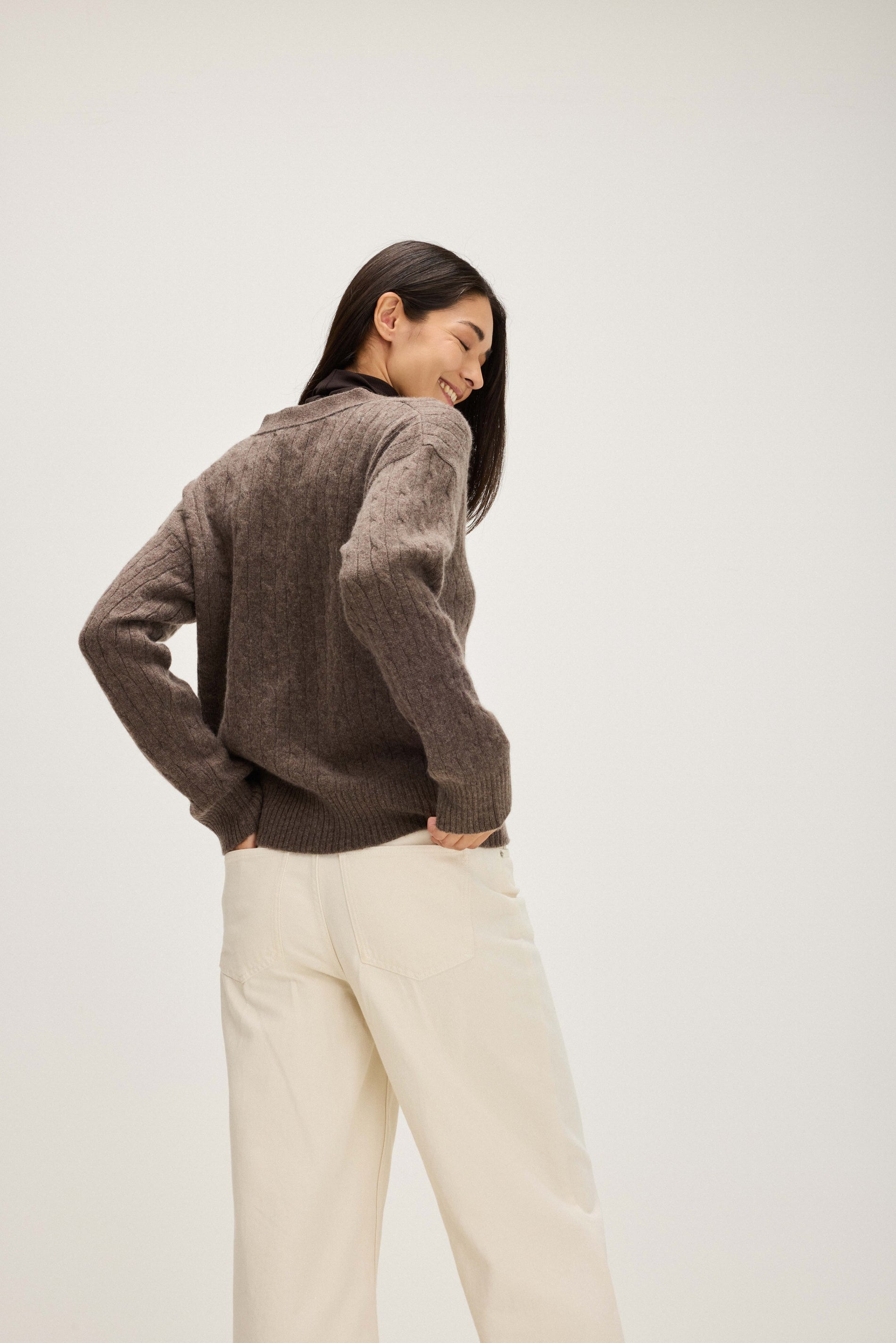 Davida V-Neck Wide Cable Cardigan Cardigans Cacao